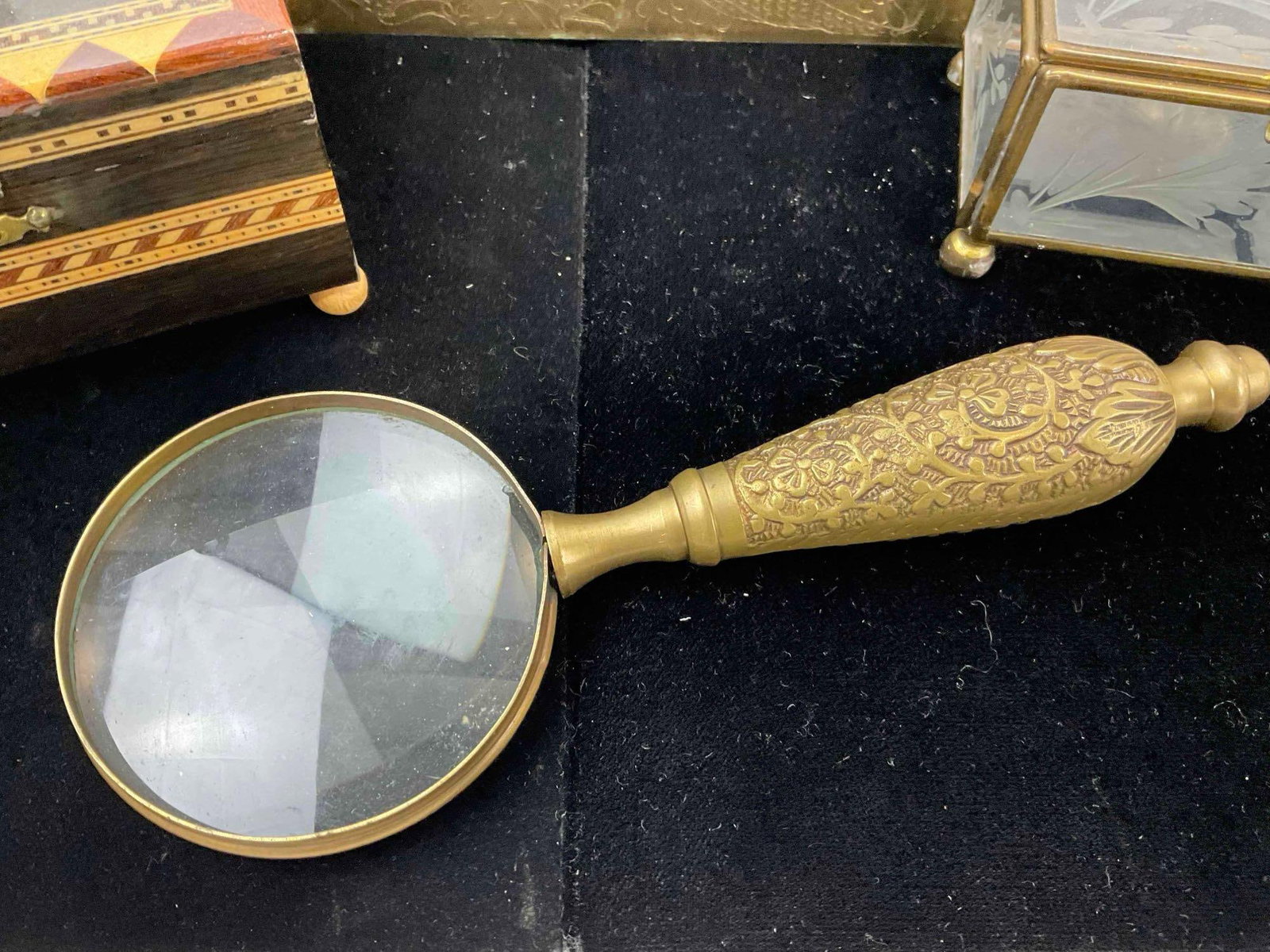 4 pcs Vintage Collectible Assortment, incl. 3x Boxes & 1x Magnifying Glass. See pics. - 4