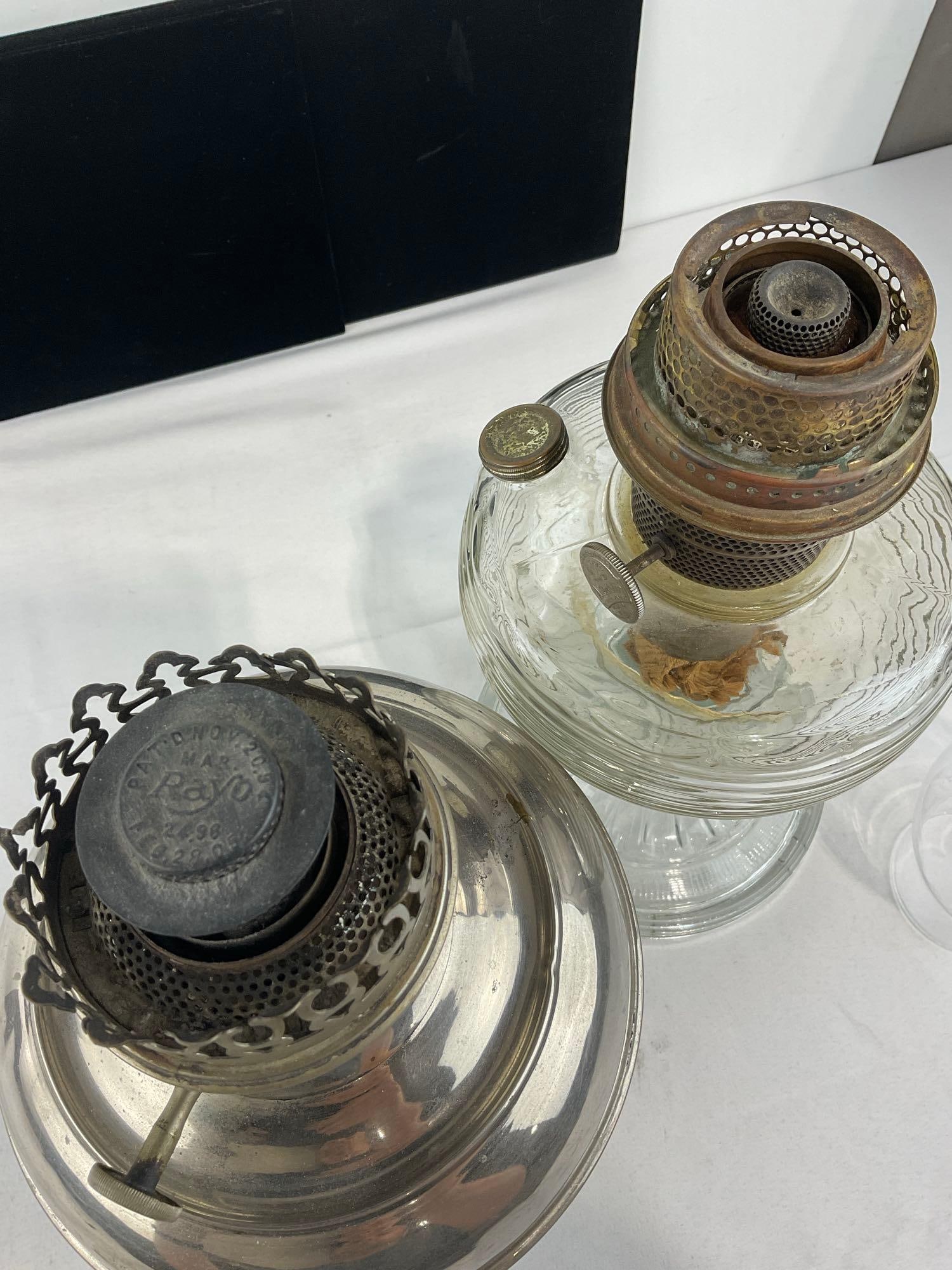 Pair of Vintage Hurricane Oil Lamps, Nu-Type Model B Aladdin & Rayo - 4
