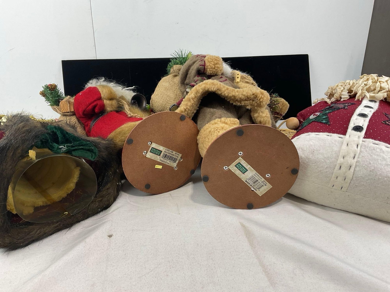 4 Santa Figures, 1 Tree topper, 1 Cloth w/sand in bottom & 2x Holiday Home - 6