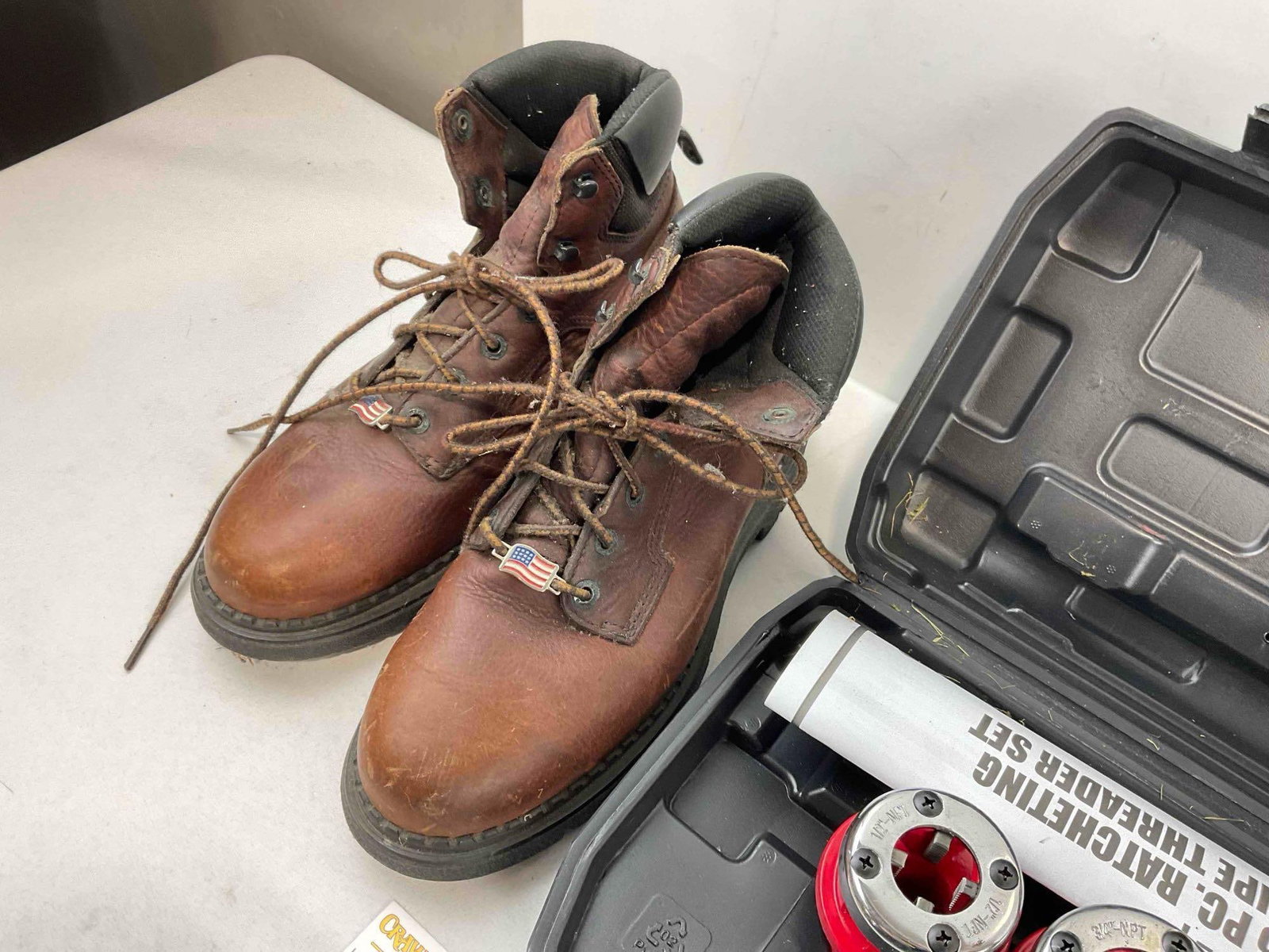 Red Wing Leather Work Boots Size U.S. Men's 9 & 5 pcs .5"-1" Ratcheting Pipe Threader Set. - 2