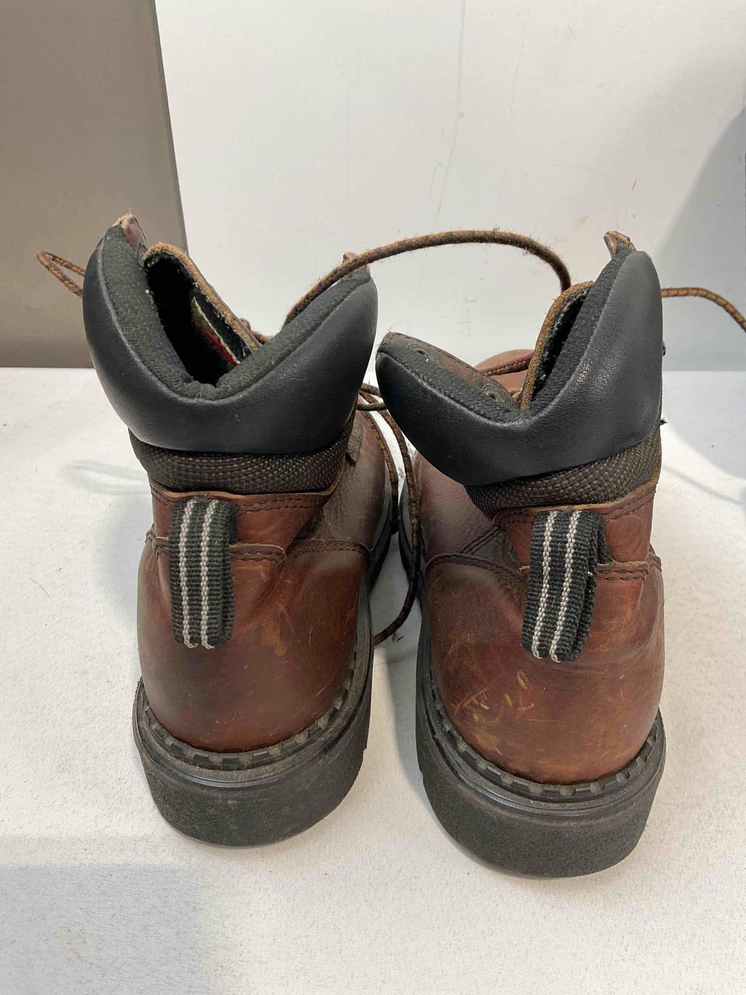 Red Wing Leather Work Boots Size U.S. Men's 9 & 5 pcs .5"-1" Ratcheting Pipe Threader Set. - 5