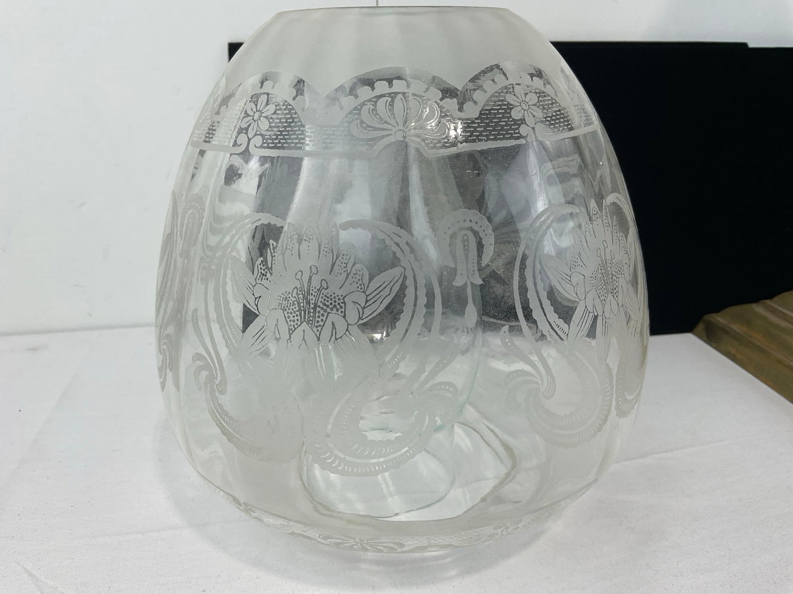 Antique German Oil Lamp, Brass Base, Embossed Font, w/Glass Chimney & Etched Globe, 26x9x9 in - 3