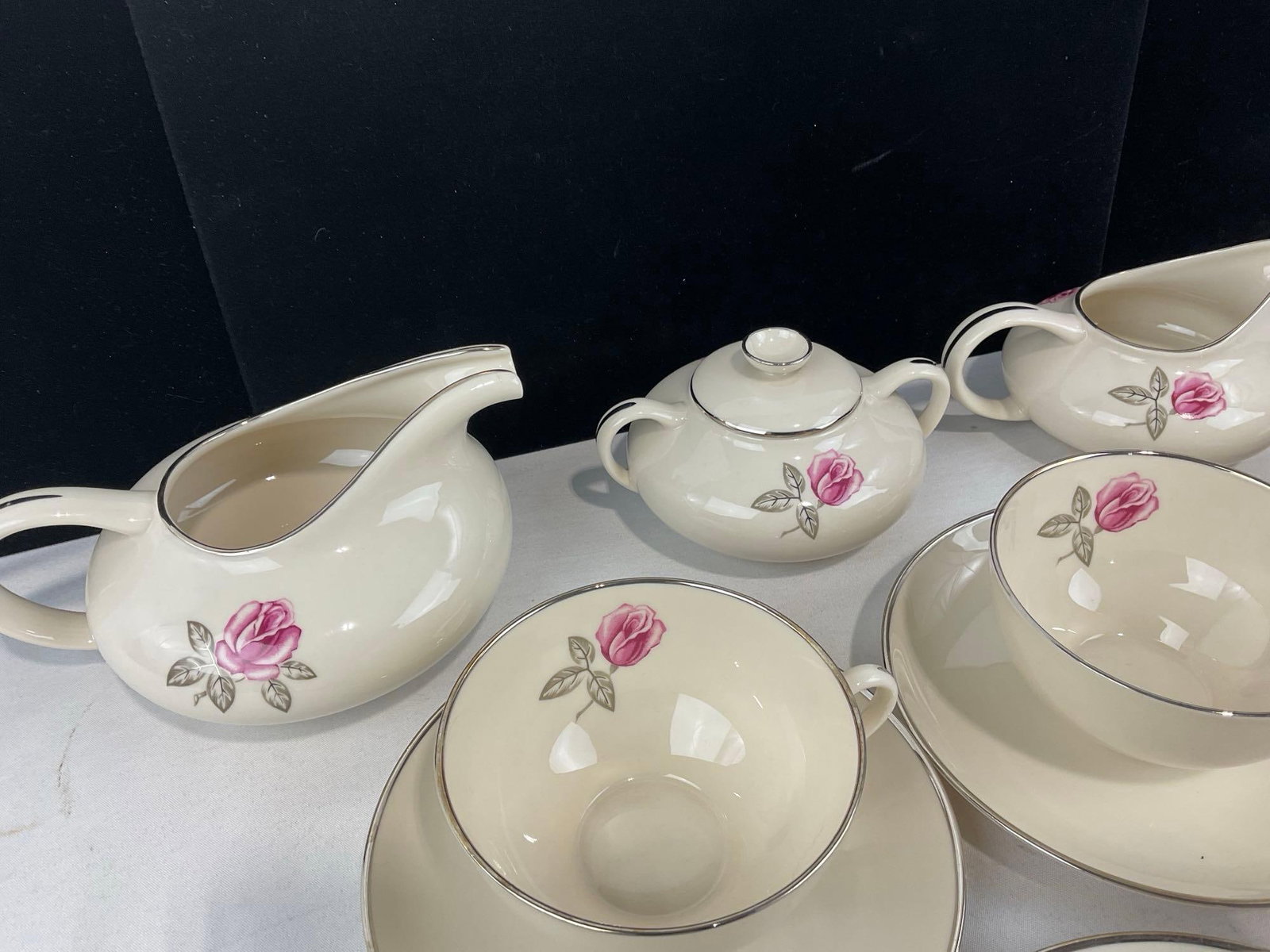 Franciscan Masterpiece China Encanto Rose, 6 cups, 8 saucers, creamer & sugar, gravy boat, 17 pie... - 4
