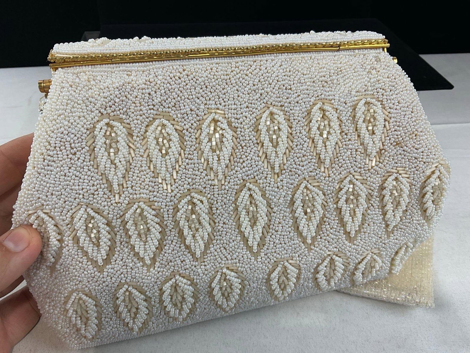Nicely Beaded Handbag, White on White, w/Brass furniture, w/coinpurse inside, made in Hong Kong - 3