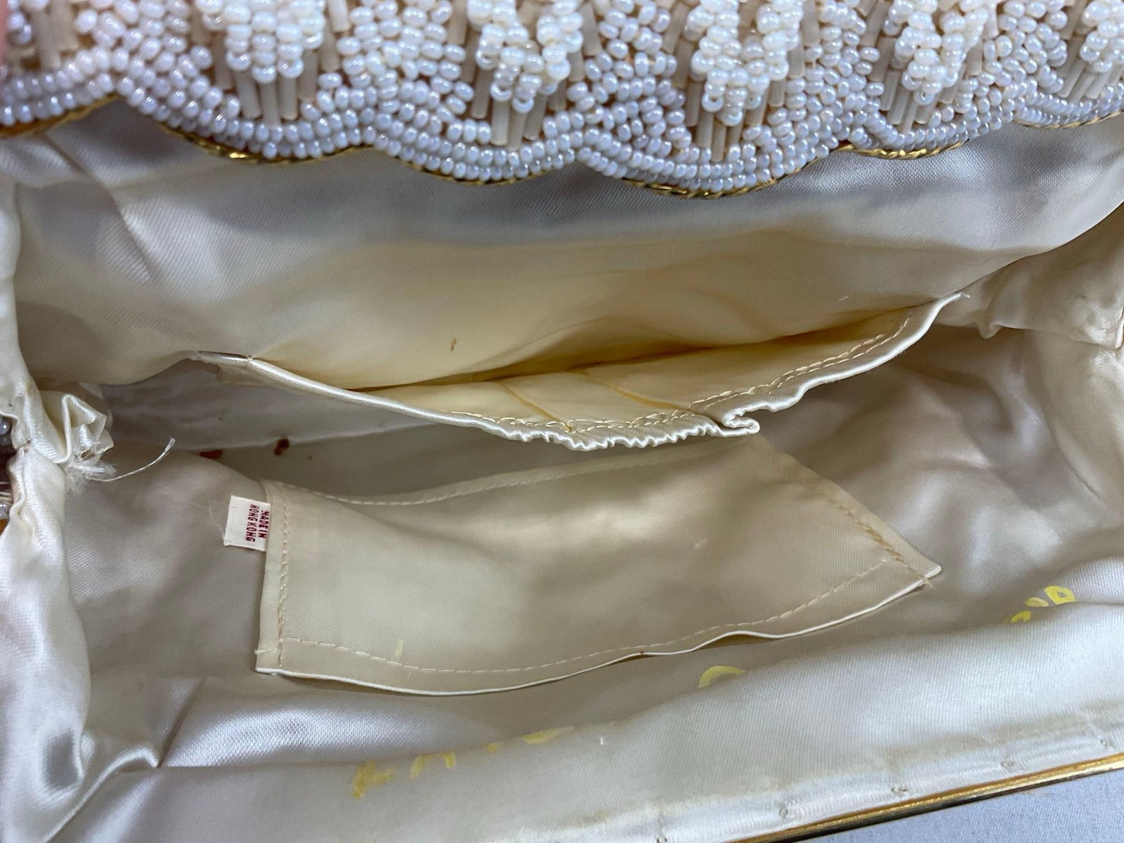 Nicely Beaded Handbag, White on White, w/Brass furniture, w/coinpurse inside, made in Hong Kong - 5