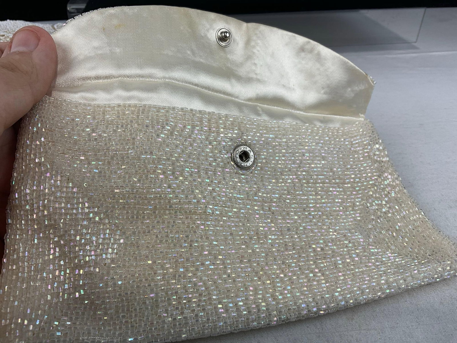 Nicely Beaded Handbag, White on White, w/Brass furniture, w/coinpurse inside, made in Hong Kong - 7