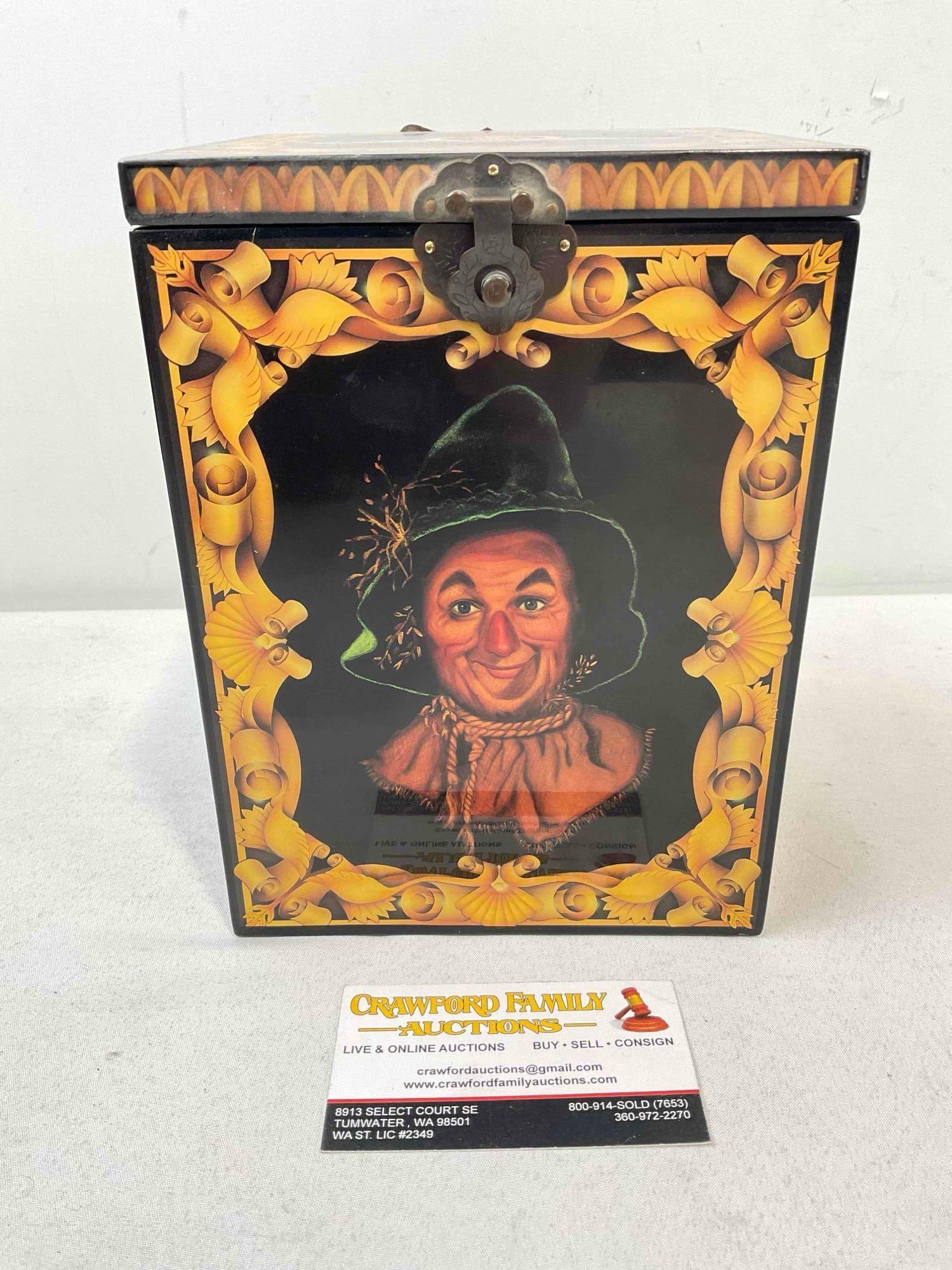 Vintage ENESCO The Wizard of Oz The Scarecrow Musical Jack-In-The-Box. Ltd. Ed. 2642/7500: Vintage ENESCO The Wizard of Oz The Scarecrow Musical Jack-In-The-Box Ltd. Ed. 2642/7500 minor wear indicative of age and use, has some dust, see photos for condition. Measures 6" x 6" x 8" DM-6670