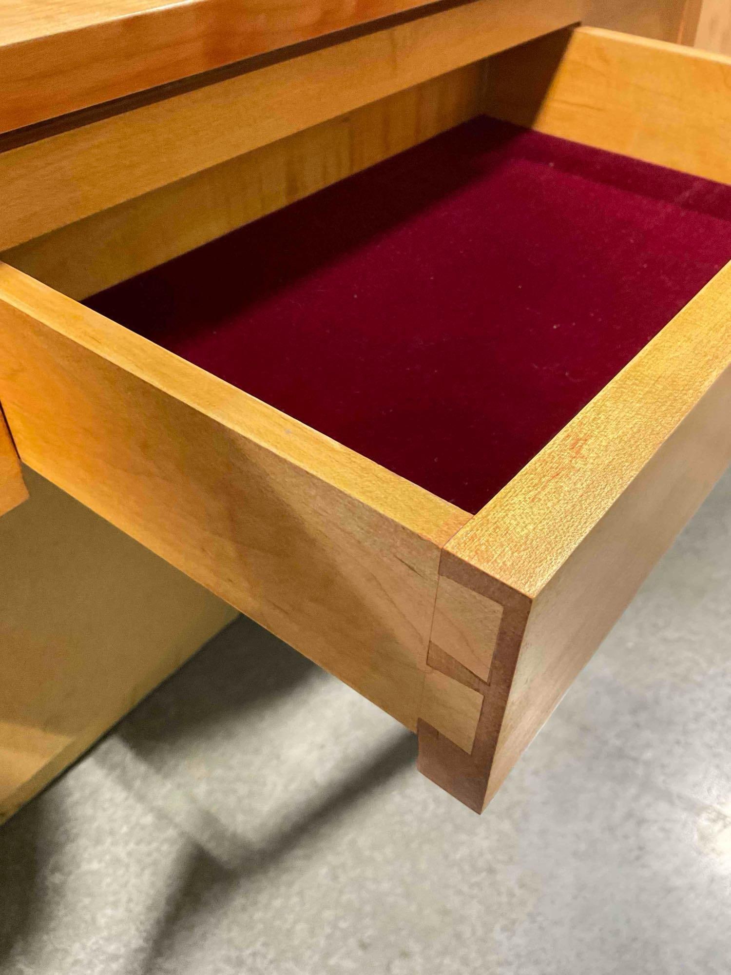Handsome Burled Maple Wood Console Table w/ Velvet Lined Drawer & Lovely Grain Pattern. - 5