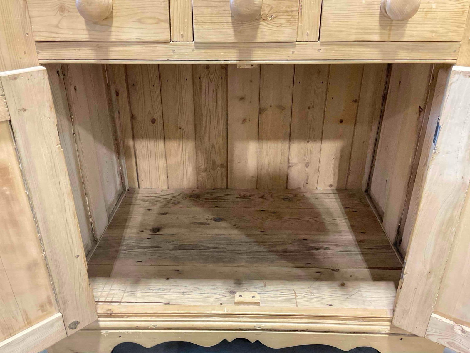 Vintage Rustic Pine Wood Country-Style Armoire Cabinet w/ 3 Drawers & 2 Cupboards. See pics. - 8