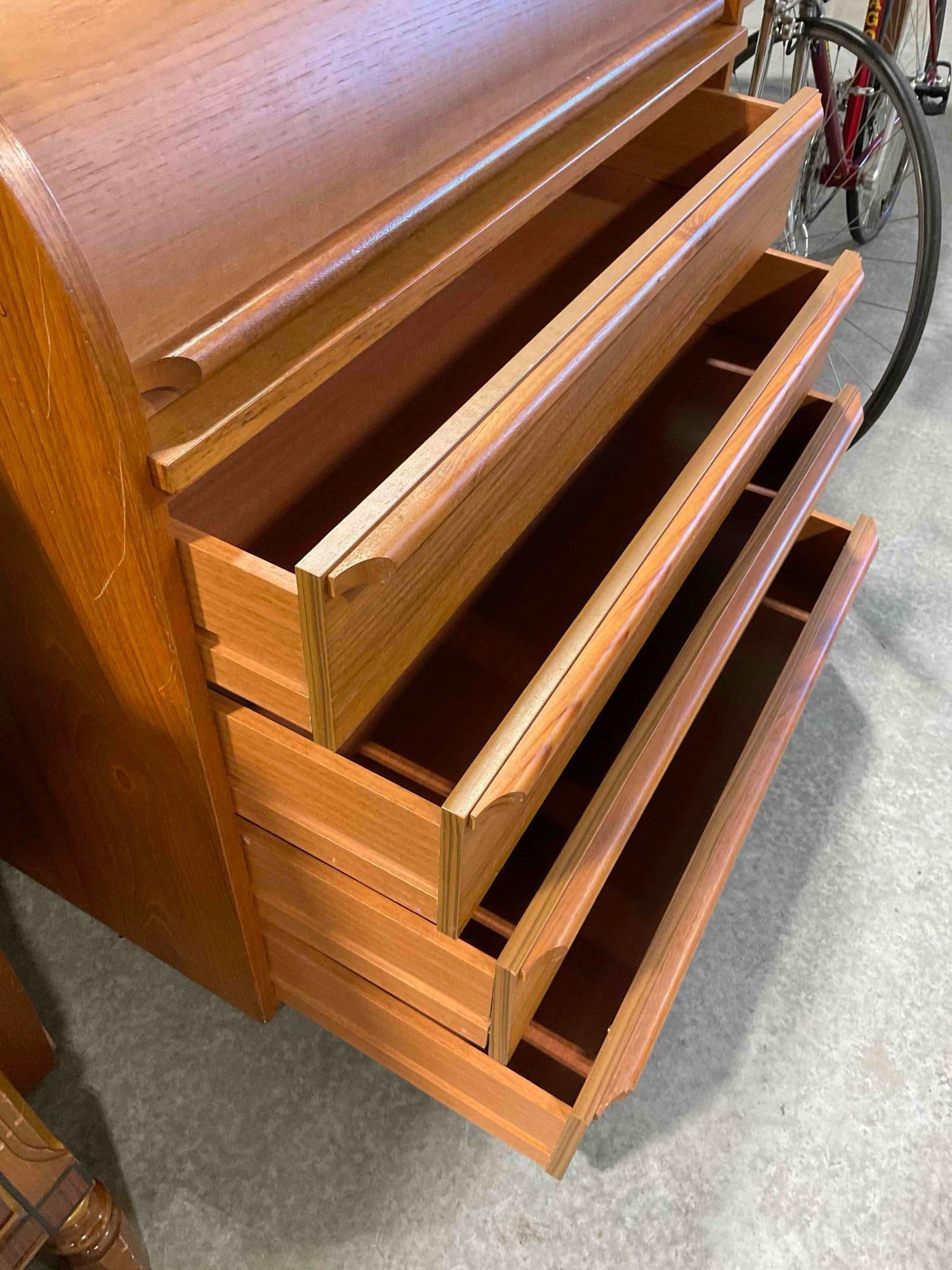 Vintage Mid Century Modern Teak C Roll Top Secretary Desk w/ 6 Drawers & Pull Out Tray. - 7