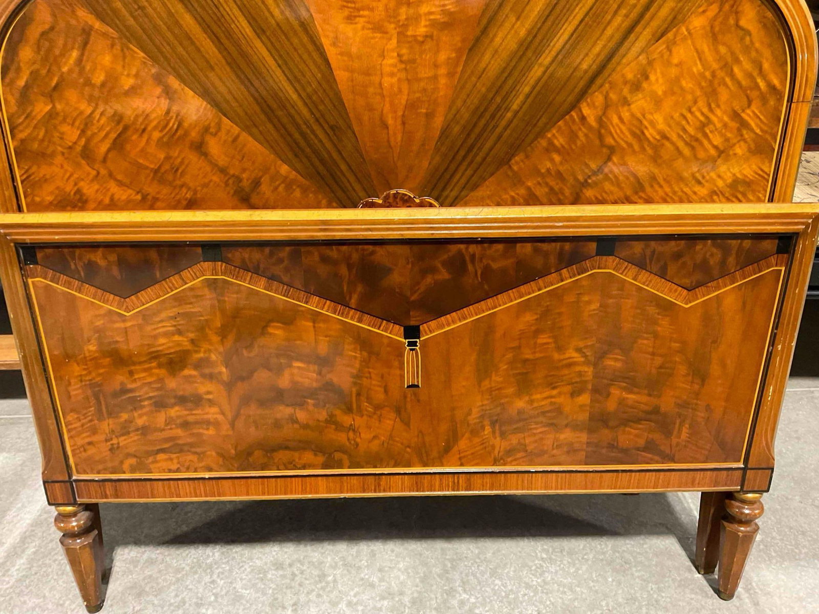 Antique Sligh Art Deco Walnut Twin Bed Frame w/ Inlaid Burl Wood Sunburst Pattern. See pics. - 4