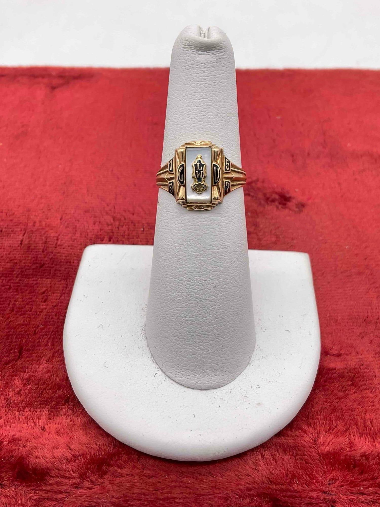 1957 Women's 10K gold Class ring w/ gold and Mother of Pearl inlay size 6 Marked 10K: c-6620