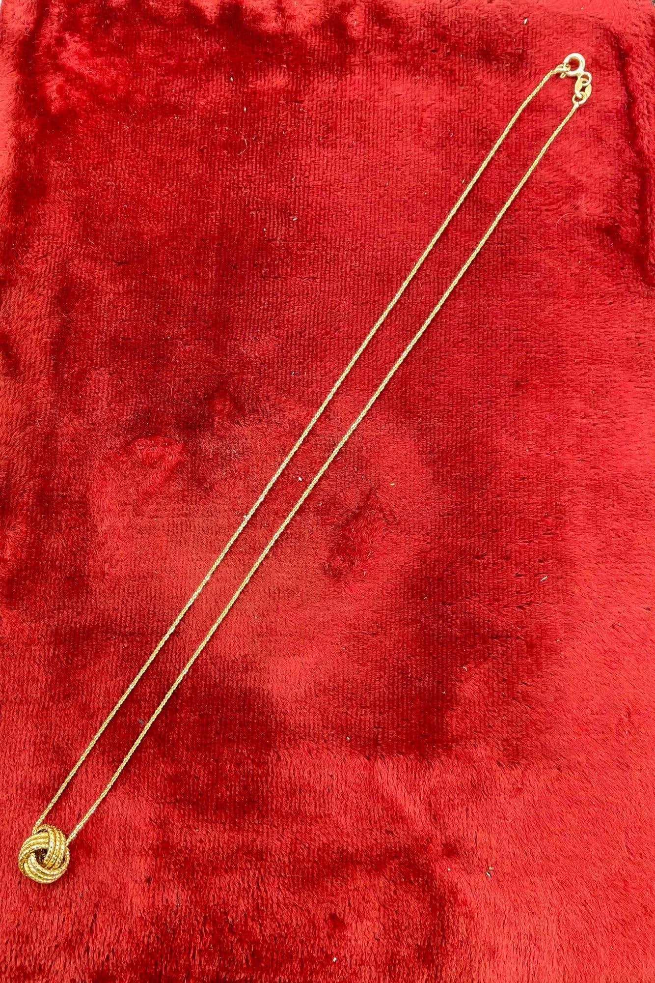 Very elegant 14K gold 16" Love Knot Necklace Marked 14K Italy: c-6620 1.15 Grams 