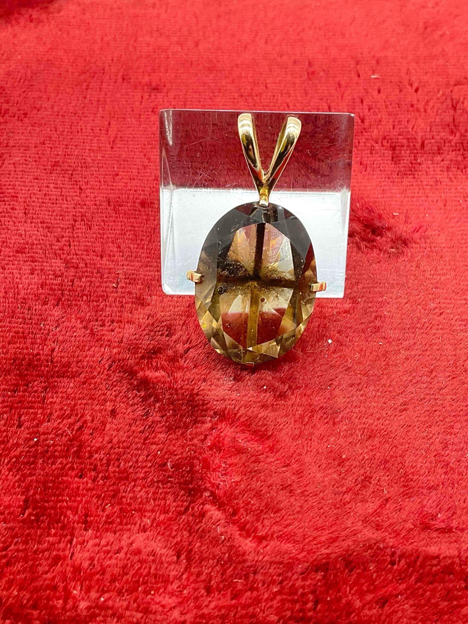 14K gold pendant featuring a 4-5 ct Smoky Quartz stone 6.75 grams: c-6620 Marked 14K 