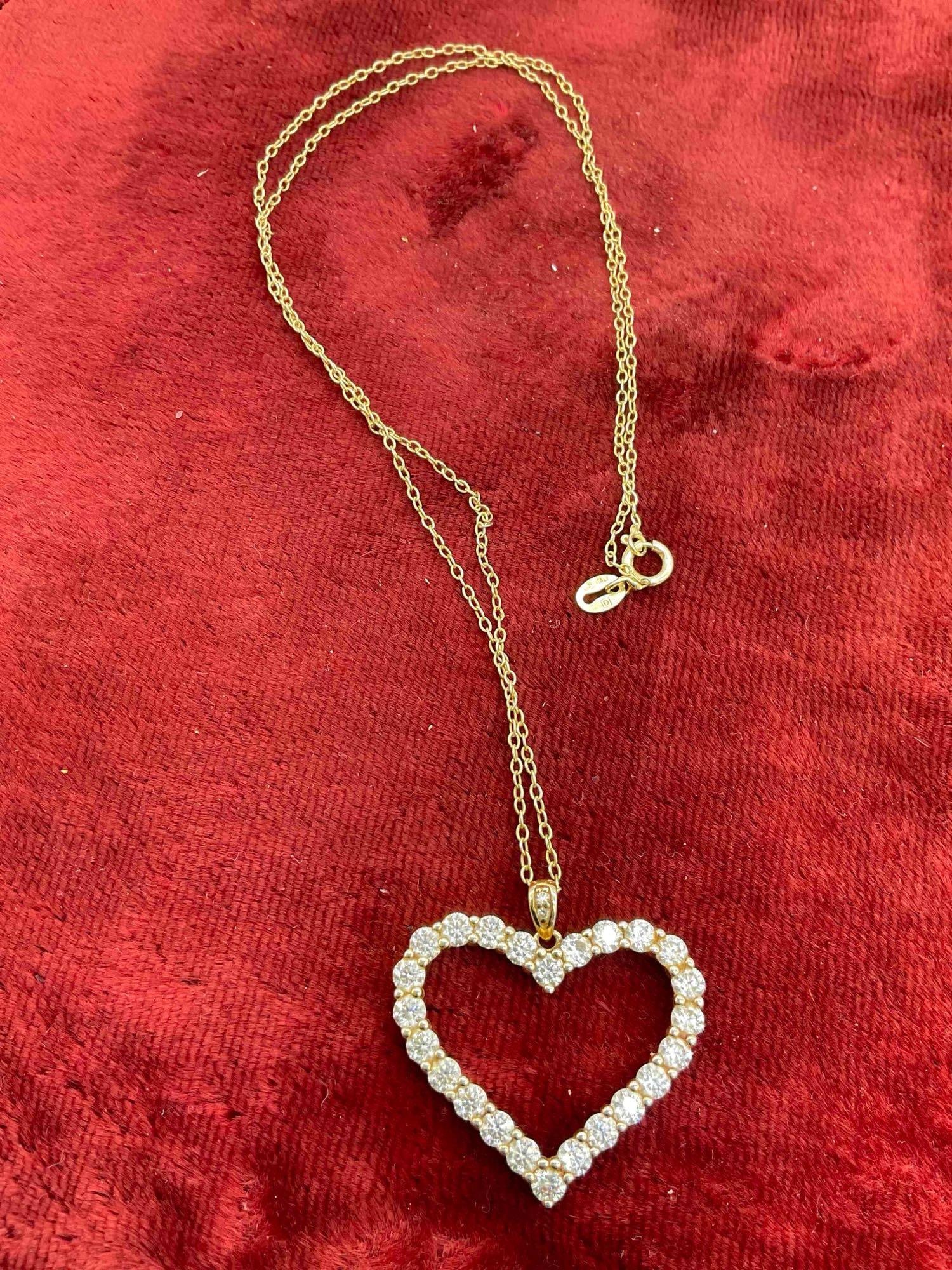 Stunning .925 Vermeil 18" neclace & Vermeil Heart pendant Surrounded W/ Approx 25 Briliant Diamonds: C-6620 All stones test positive as diamonds, approx 25 .10ct round diamonds approx 2 to 2.5 total Cts Vermeil ( thick gold plated sterling silver) Necklace is marked Italy 925
