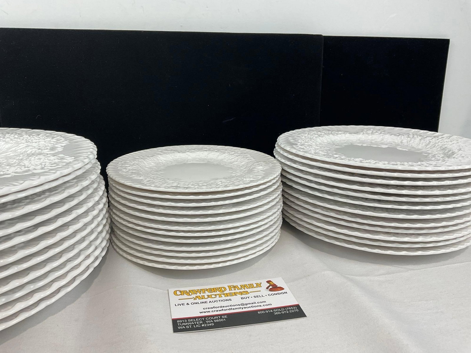 Spode China Savoy White Pattern, Cabbage Leaf design, 12 Dinner, 12 Lunch, & 12 Bread Plates - 4