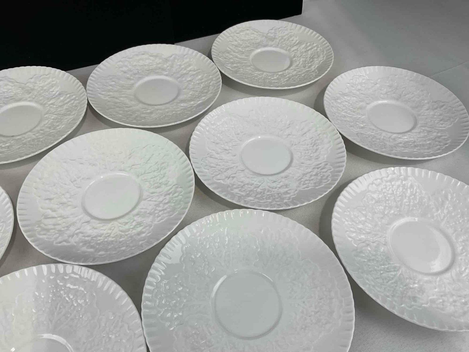 Spode China Savoy White Pattern, Cabbage Leaf design, 13 cups & 13 saucers - 7