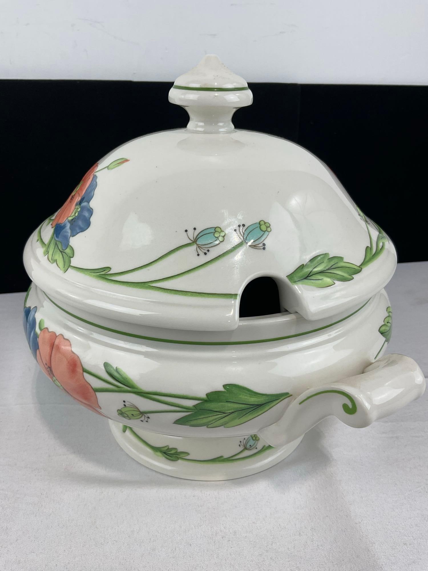 Villeroy & Boch China Amapola pattern, Fruit Bowl, Soup Tureen w/large lid & 8 small bowls - 4