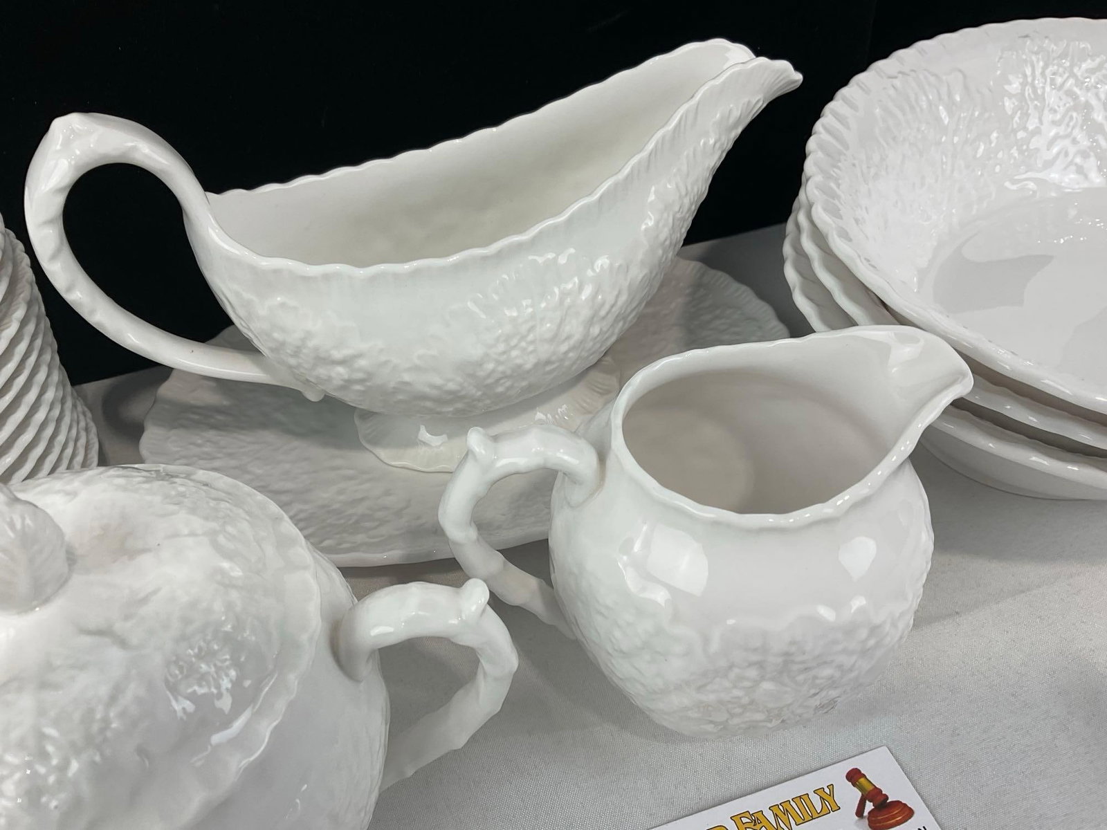 Spode China Savoy White Pattern, Cabbage Leaf design, 19 pieces - 3
