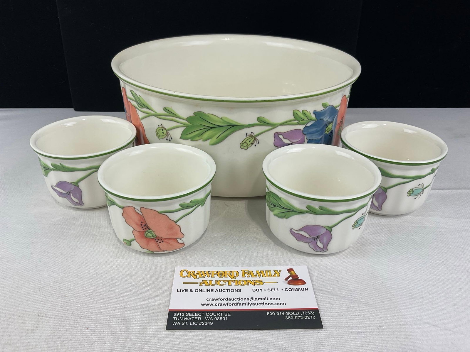Villeroy & Boch China Amapola pattern, Oven to Tableware, 8.5 inch Round Souffle Dish & 4 Ramekins: See pics for condition. Measures approx 5h x 10w x 10d inches. E-6620