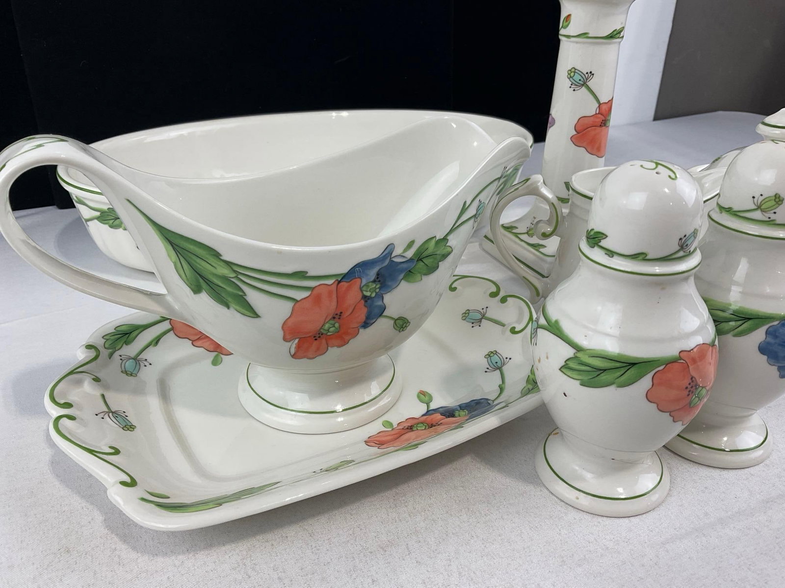 Villeroy & Boch China Amapola pattern, Casserole Dish, Gravy boat & dish, S&P Shakers, Cream & Su... - 2