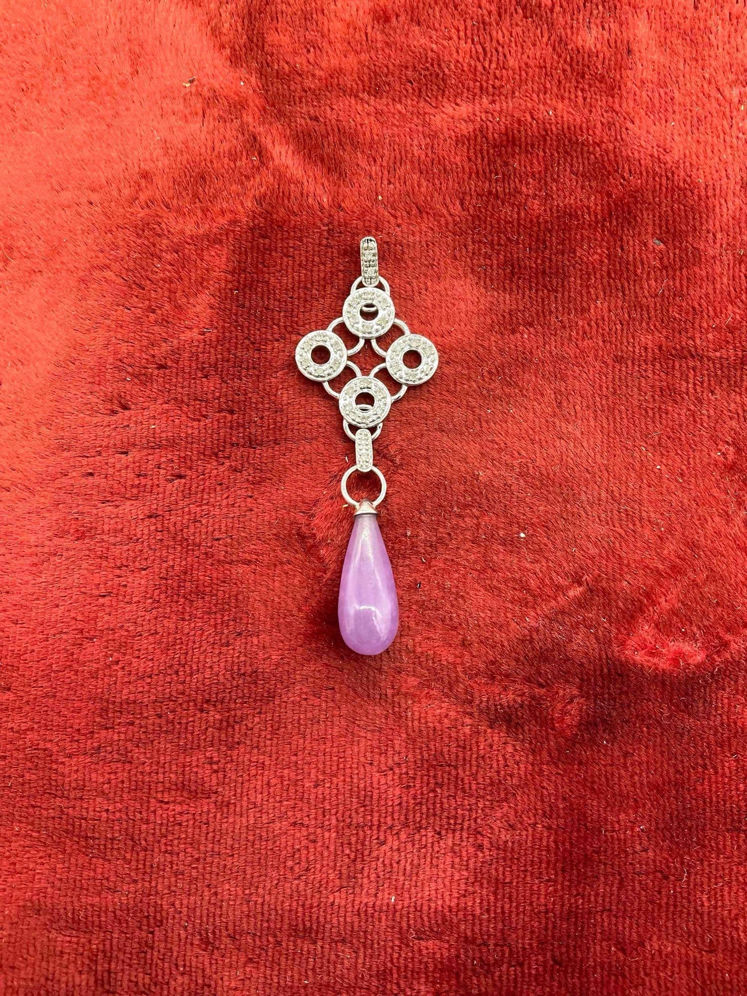 10K white gold and diamond pendant w/ lavender jade tear drop stone 4.03 total grams: c-6630 Marked 10k