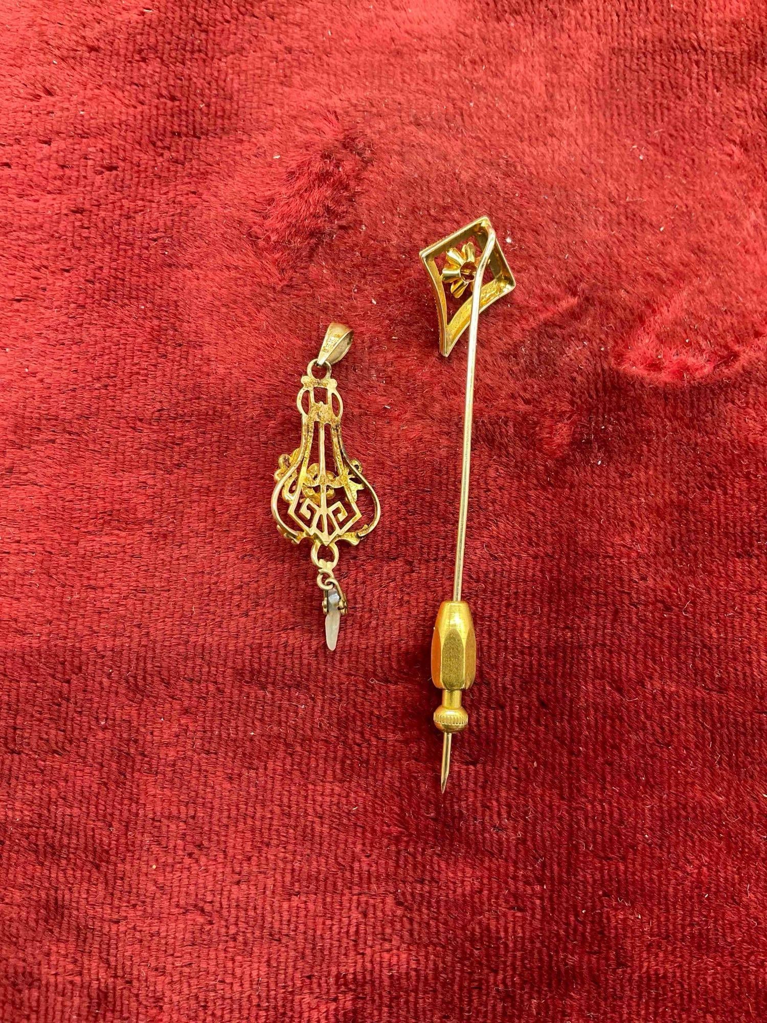 Antique 10K gold stick pin marked 10K & pendant w/ Small pink stone and Tiny pearl 2.19 Grams - 2