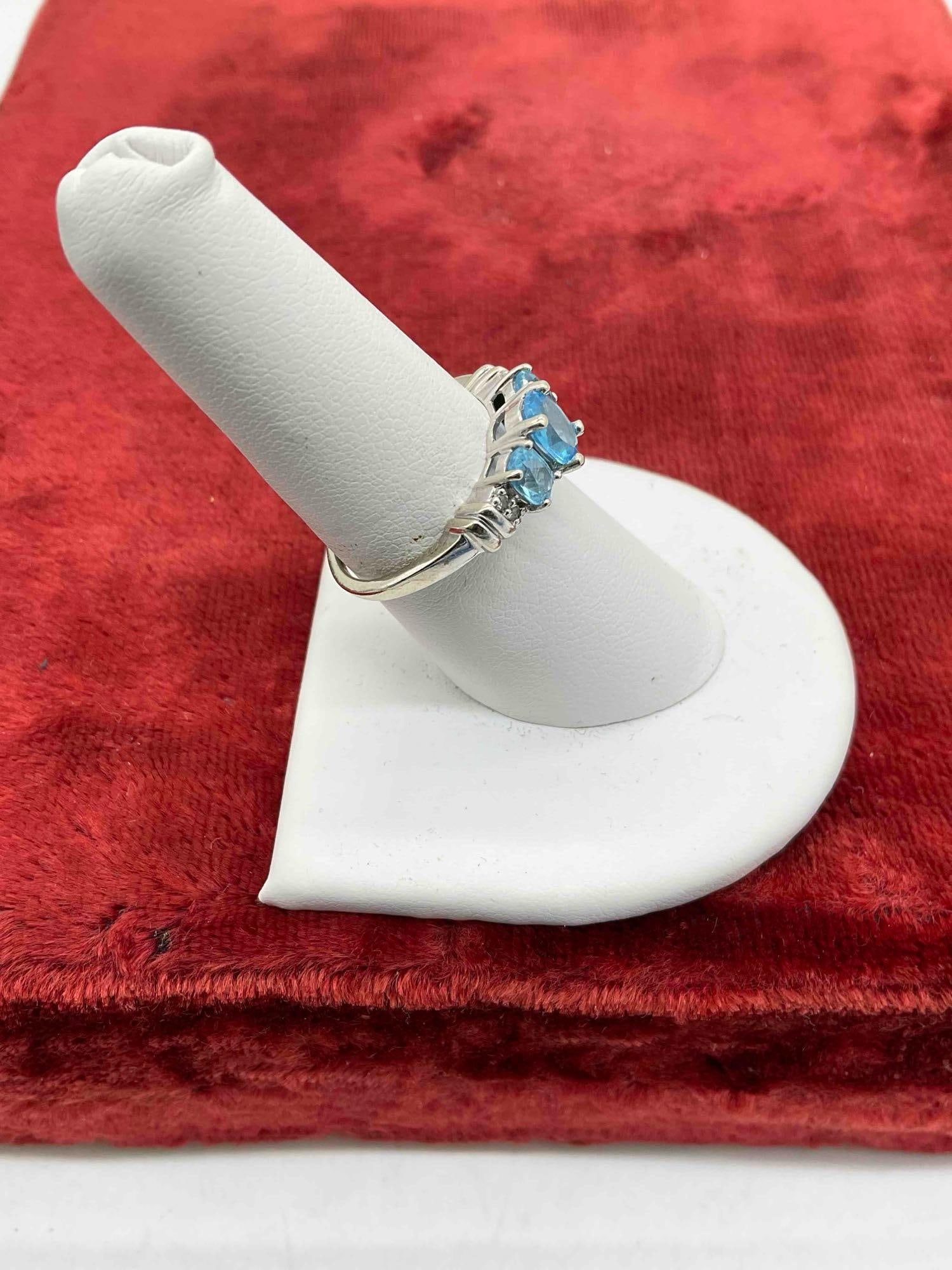 vintage 10K white gold Women's ring w/ Blue topaz stones & diamond chips 2.46 grams sz 7.5 - 3