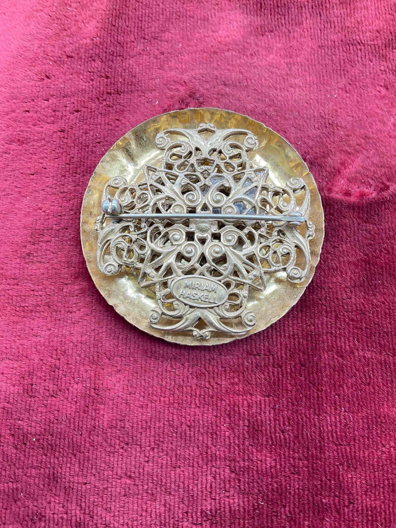 Mid Century Miriam Haskell Signed Gold toned Brooch Russian gold plating designed By Frank Hess - 2