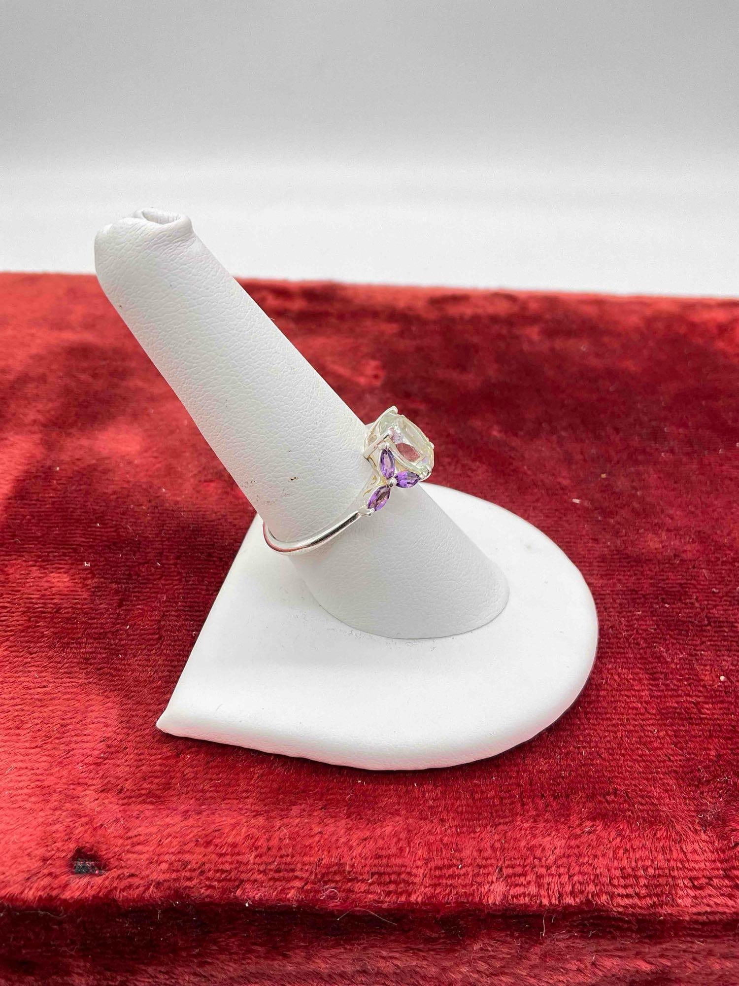 Elegant Sterling silver women's ring w/approx 1 + ct Aquamarine center stone, flanked with amethyst - 2