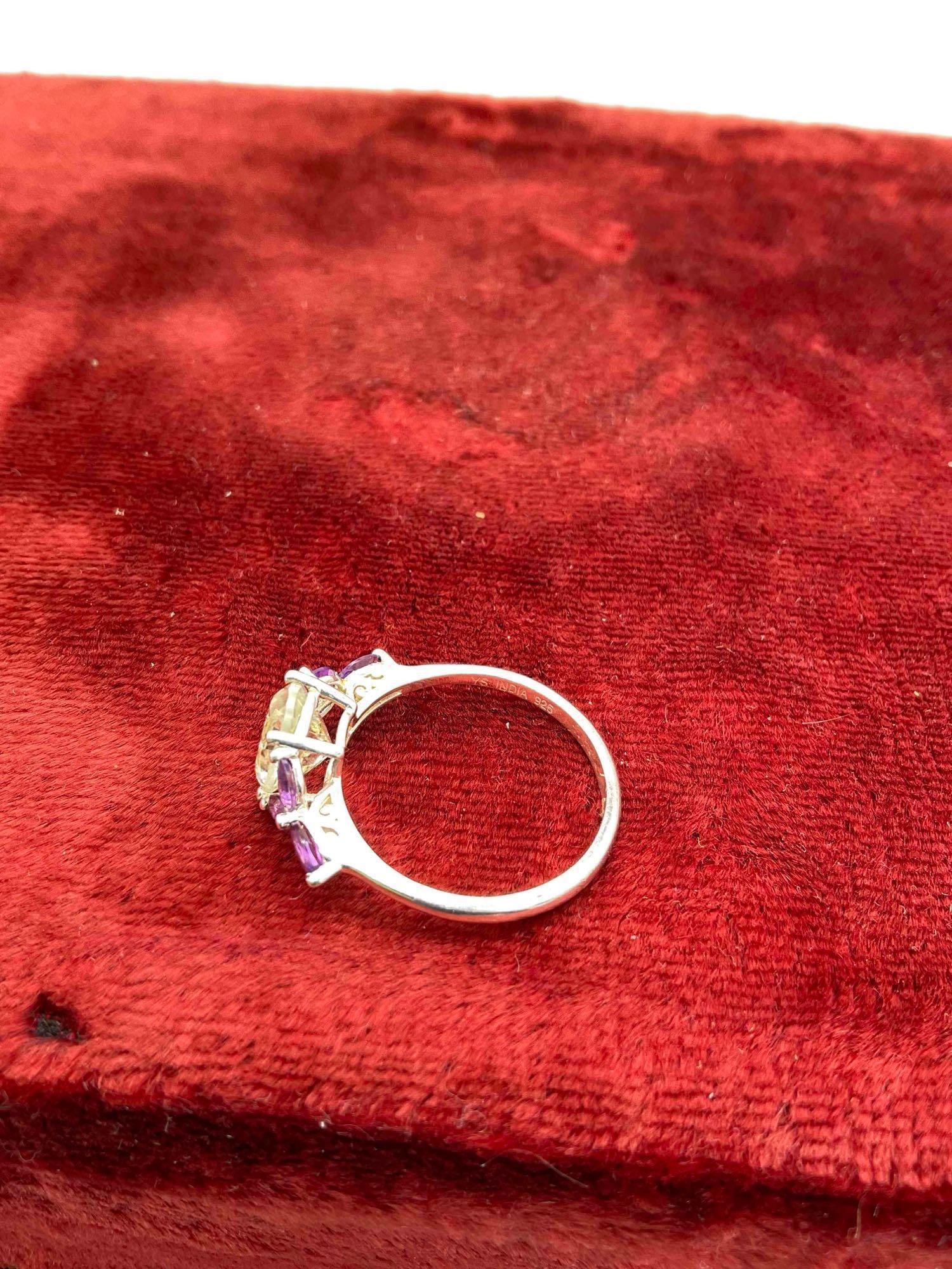 Elegant Sterling silver women's ring w/approx 1 + ct Aquamarine center stone, flanked with amethyst - 3
