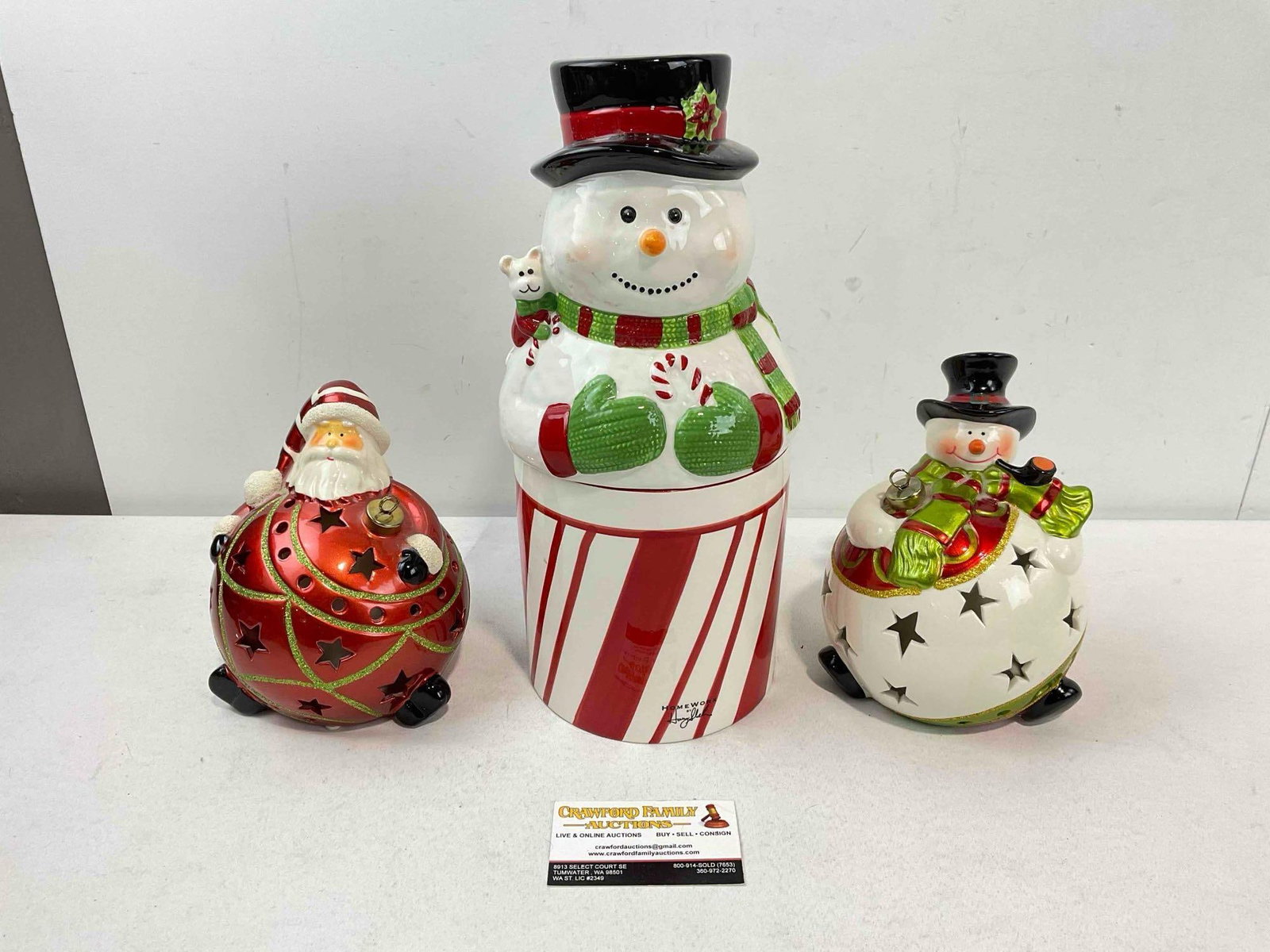3 pcs Ceramic Christmas Decorations, incl. 2x Electric Lights & 1x Homeworx Cookie Jar. See pics. (1 of 7)