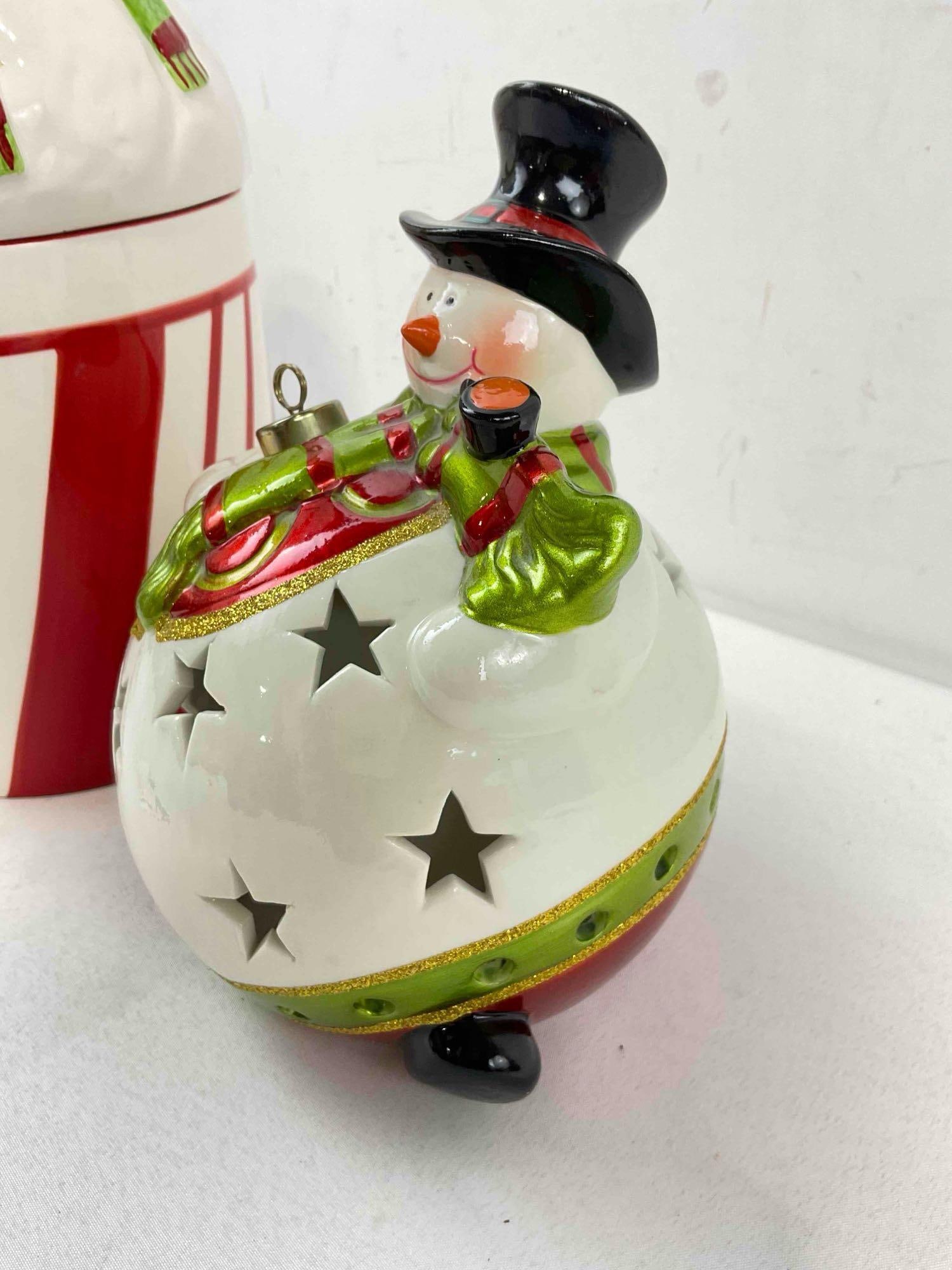 3 pcs Ceramic Christmas Decorations, incl. 2x Electric Lights & 1x Homeworx Cookie Jar. See pics. - 3
