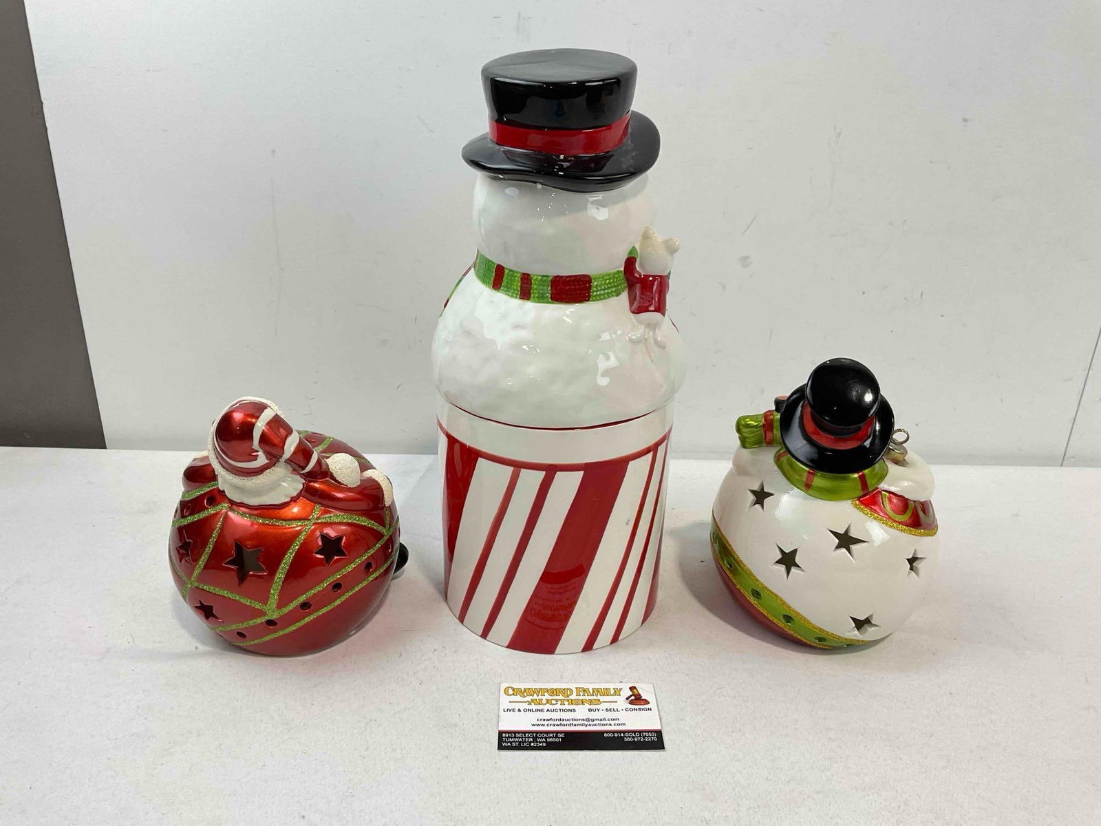 3 pcs Ceramic Christmas Decorations, incl. 2x Electric Lights & 1x Homeworx Cookie Jar. See pics. - 5