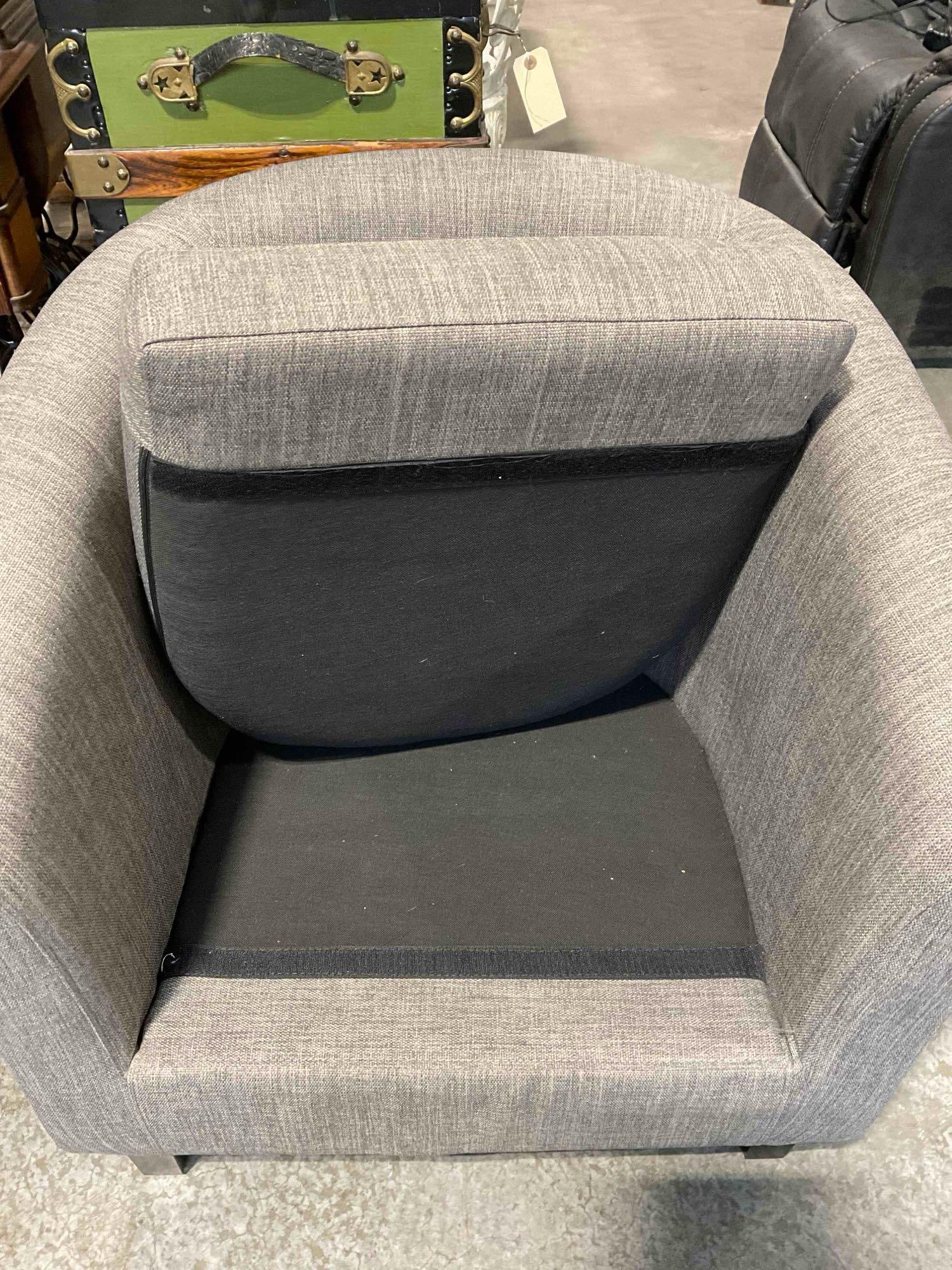 Modern HD Designs Berlin Accent Barrel Chair w/ Heathered Gray Fabric Upholstery. See pics. - 4