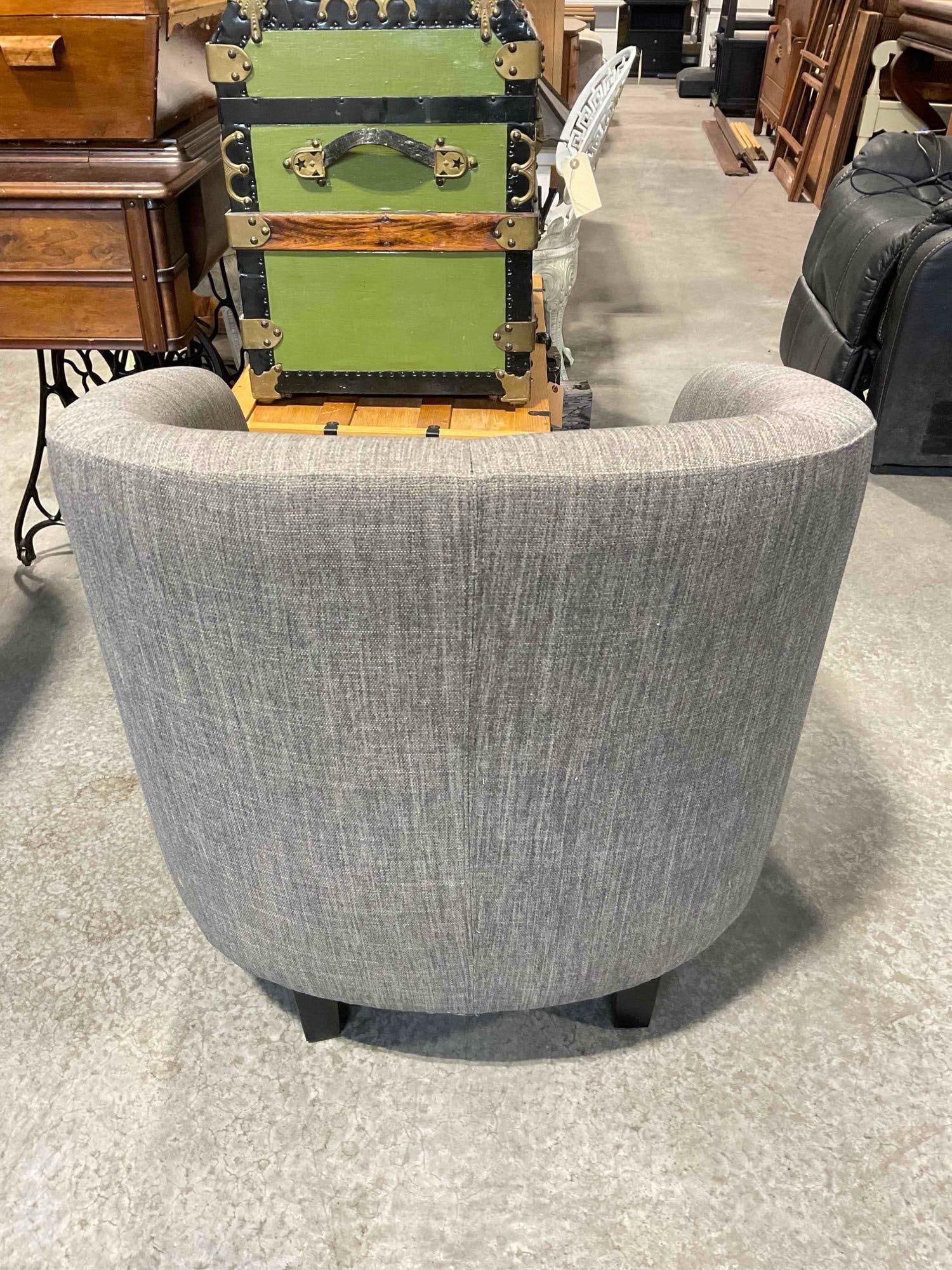Modern HD Designs Berlin Accent Barrel Chair w/ Heathered Gray Fabric Upholstery. See pics. - 5
