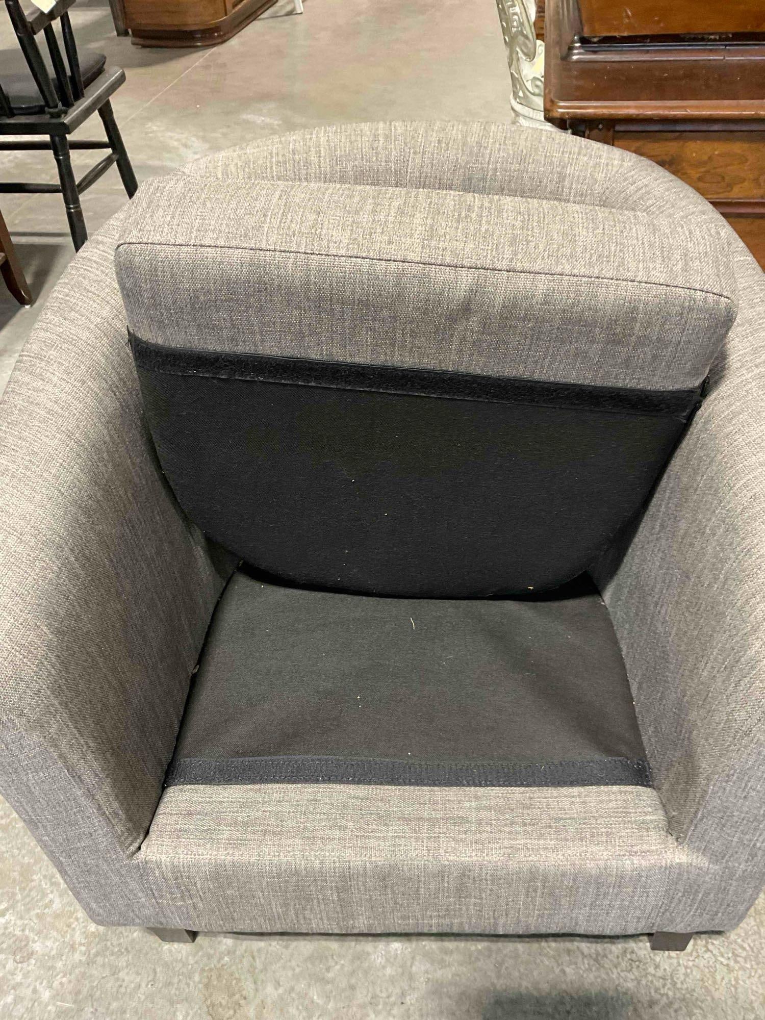 Modern HD Designs Berlin Accent Barrel Chair w/ Heathered Gray Fabric Upholstery. - 4