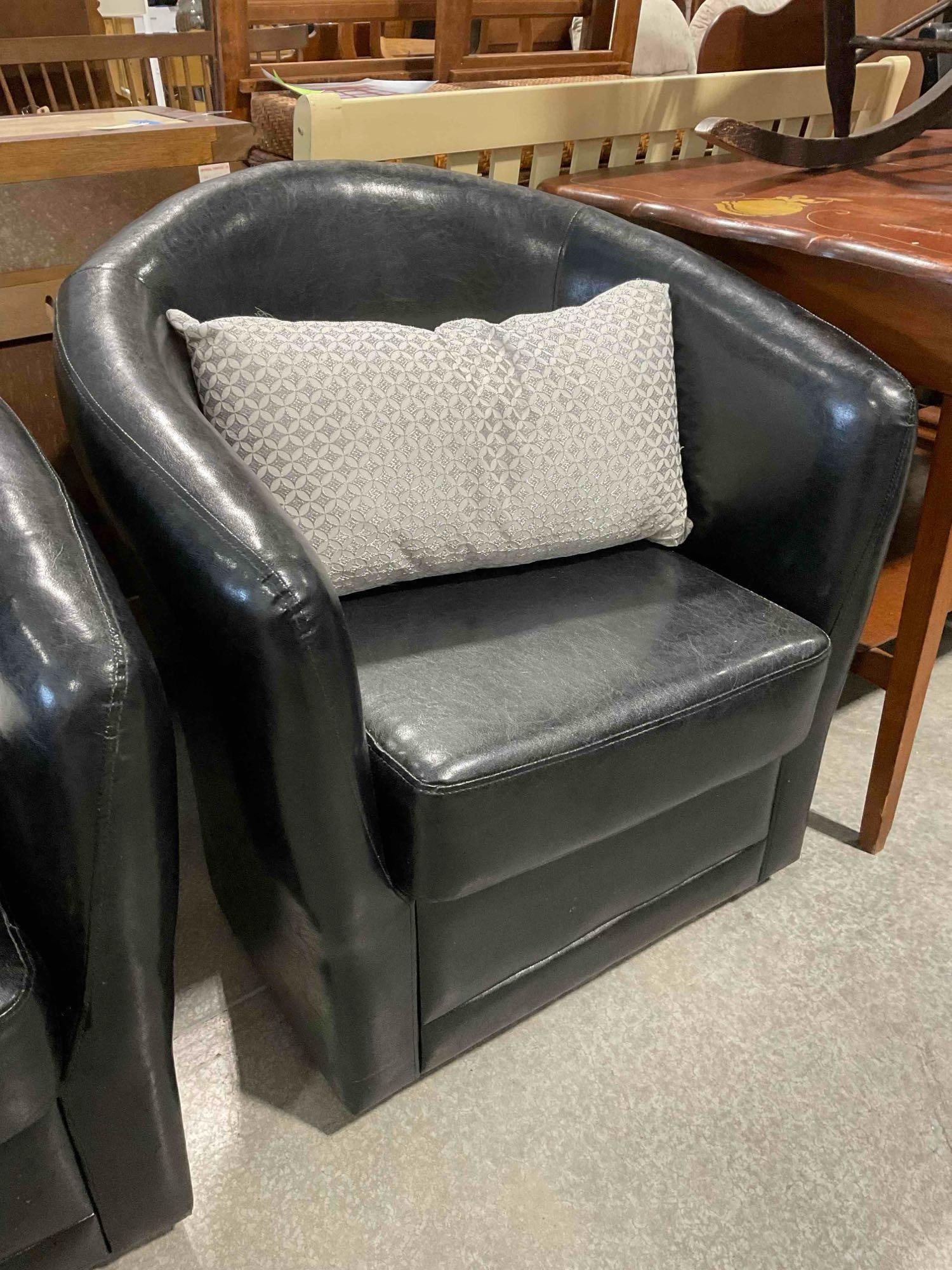 Targeted Marketing Black Faux Leather Barrel Swivel Chair w/ Silver Accent Pillow. See pics. - 2