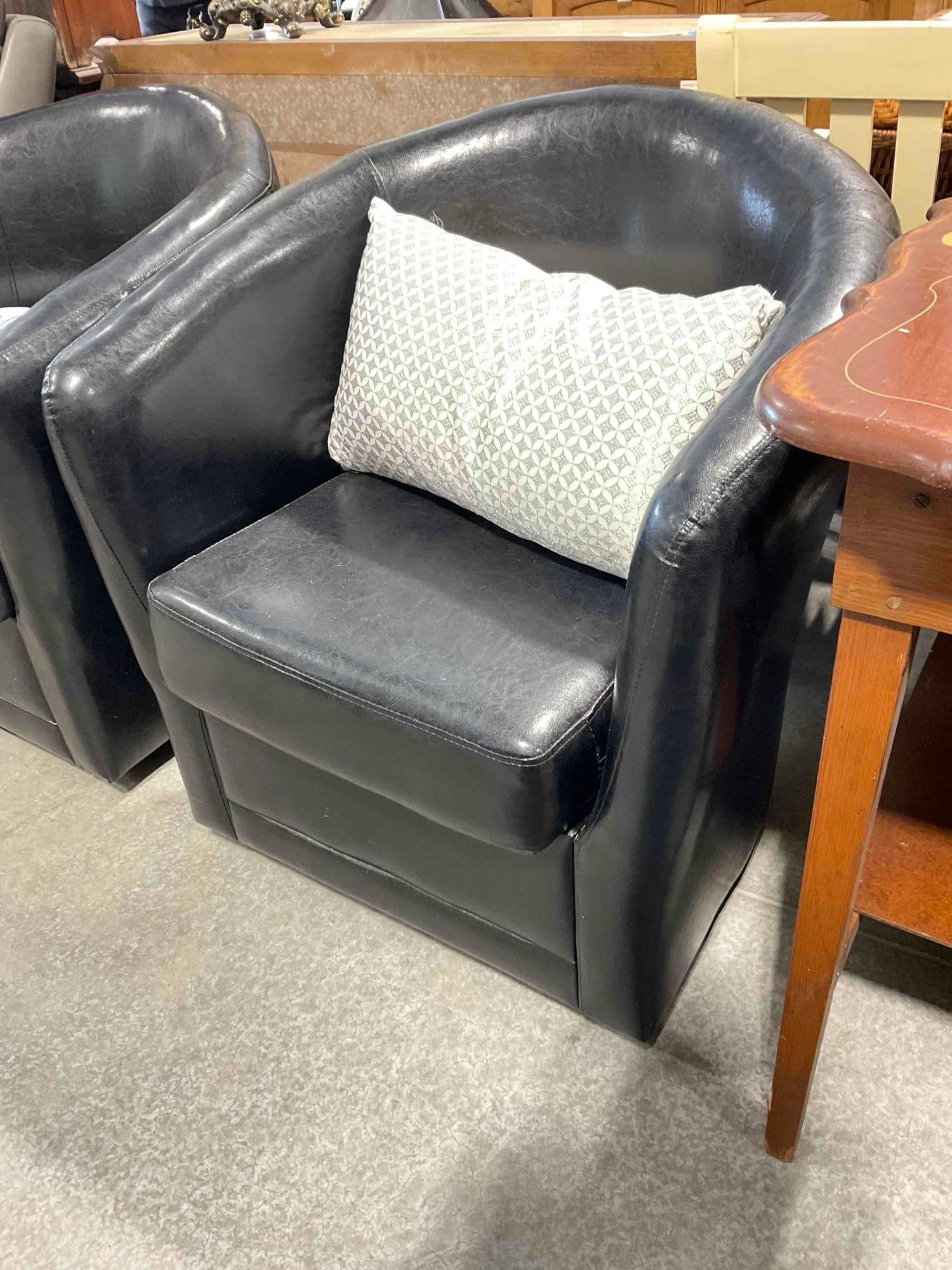 Targeted Marketing Black Faux Leather Barrel Swivel Chair w/ Silver Accent Pillow. See pics. - 3