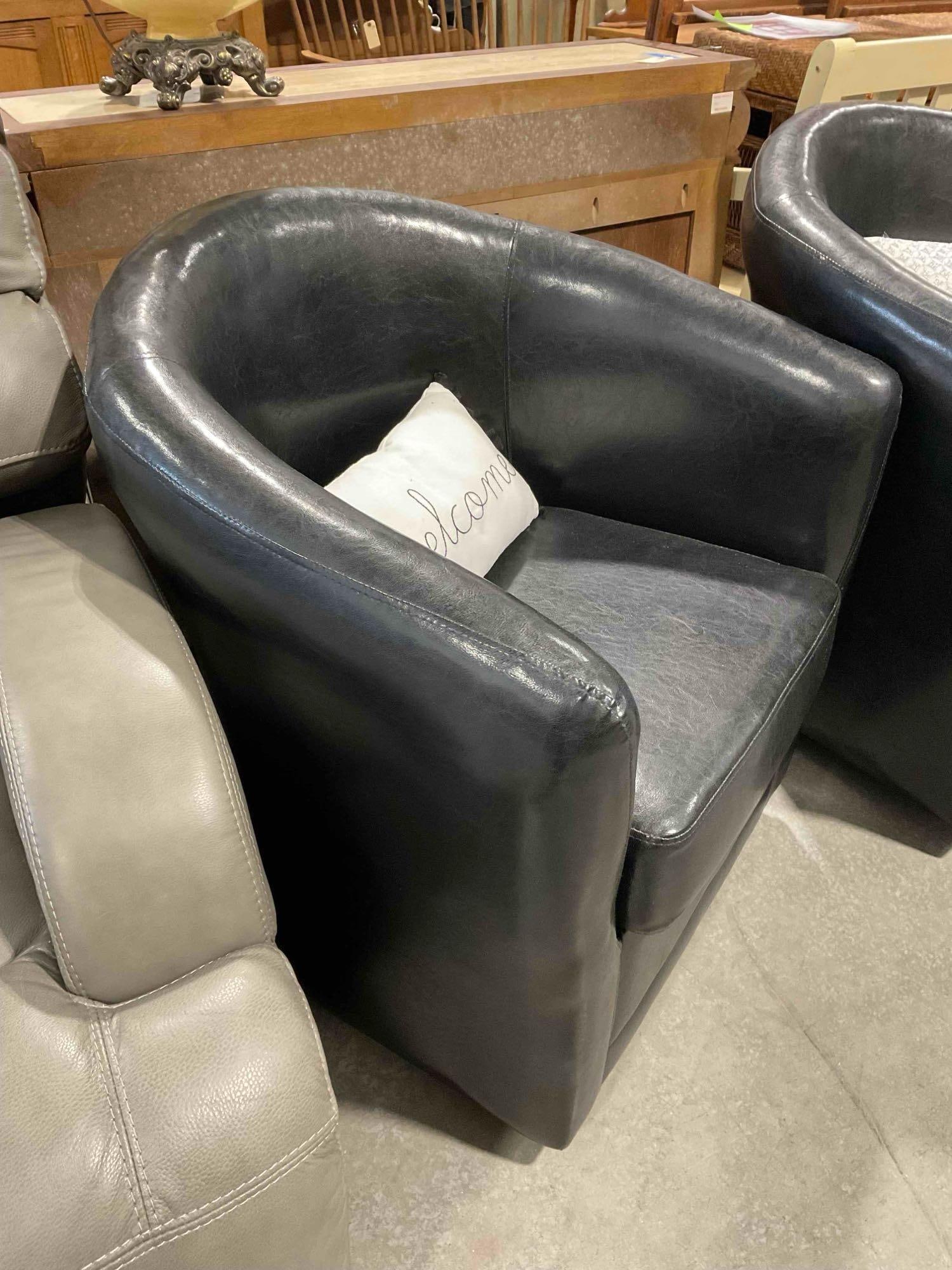 Targeted Marketing Black Faux Leather Barrel Swivel Chair w/ White Accent Pillow. See pics. - 3