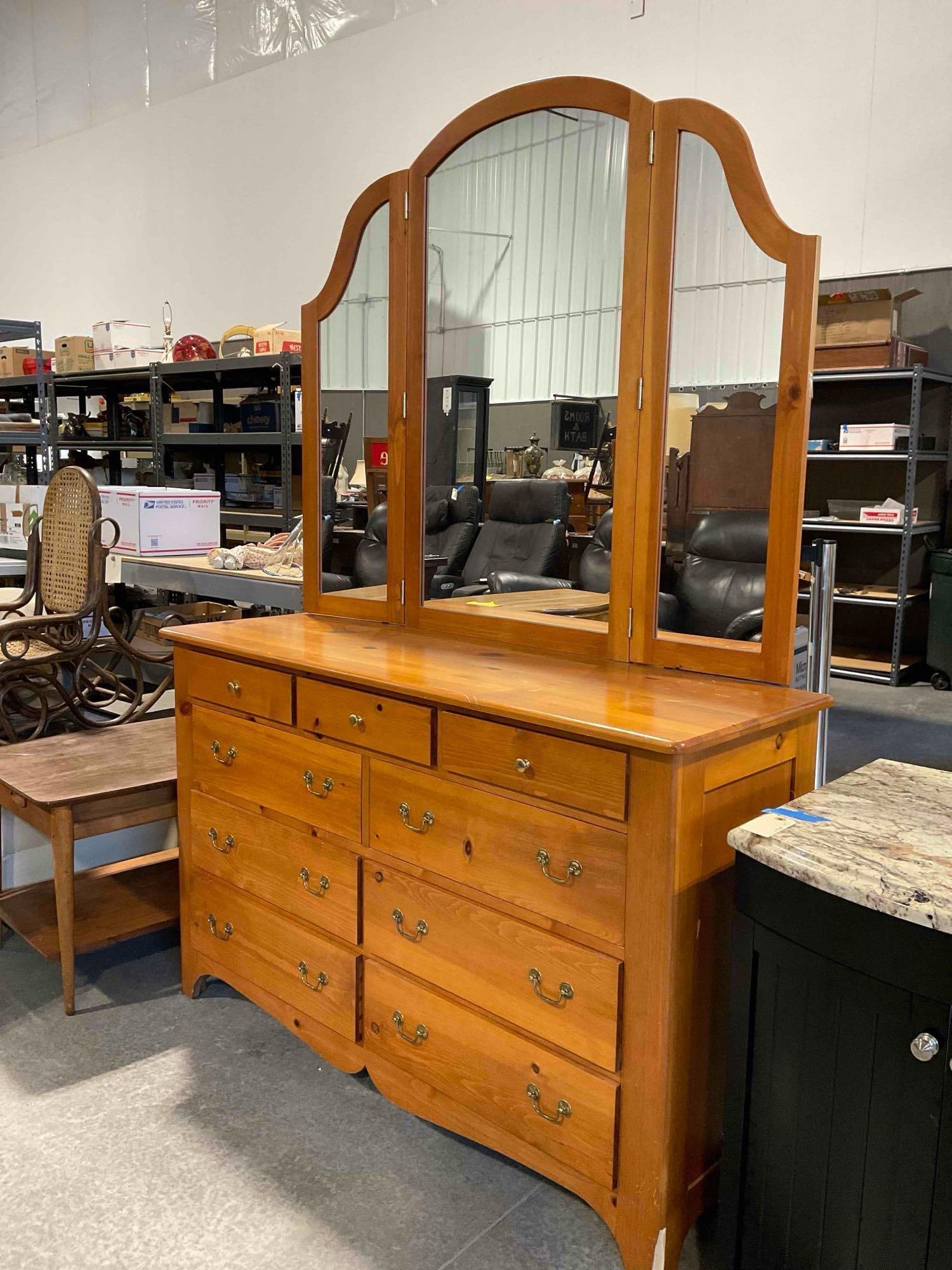 Handsome Vintage Tom Seely Furniture Pine? Wood 9 Drawer Dresser w/ Triptych Mirror. - 2