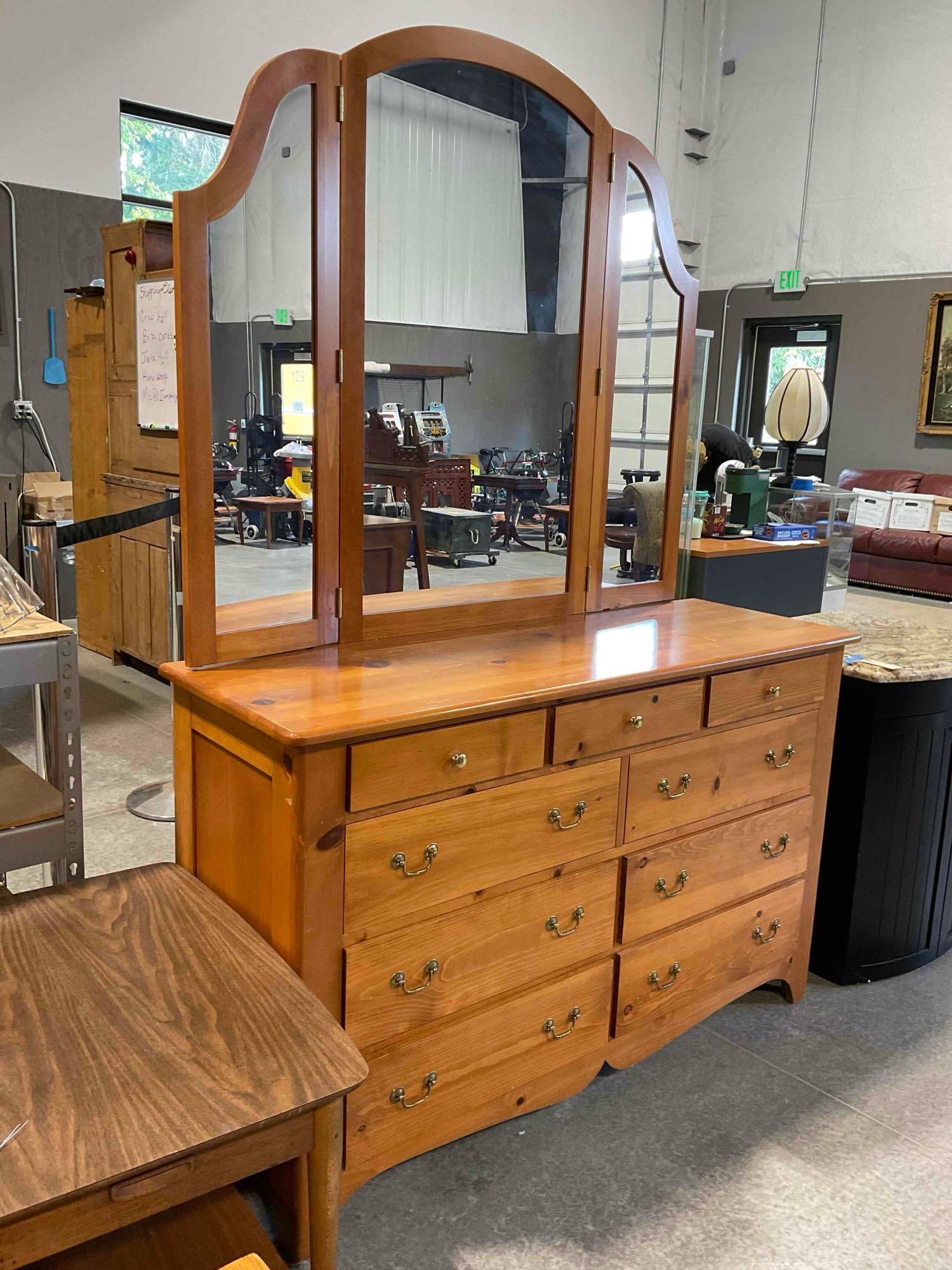 Handsome Vintage Tom Seely Furniture Pine? Wood 9 Drawer Dresser w/ Triptych Mirror. - 3