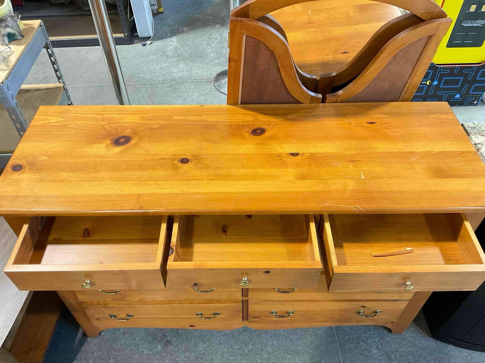 Handsome Vintage Tom Seely Furniture Pine? Wood 9 Drawer Dresser w/ Triptych Mirror. - 6