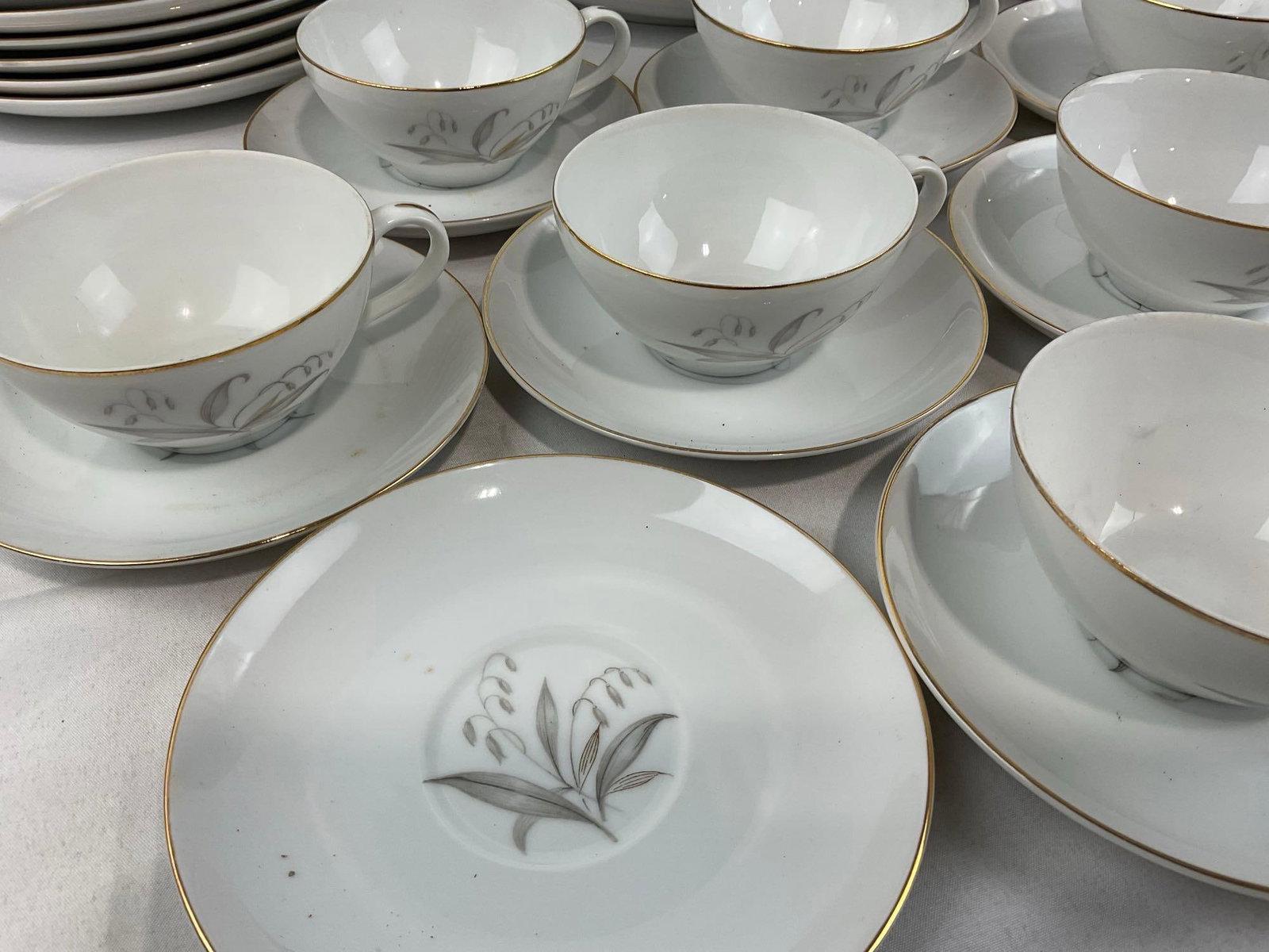Vintage Kaysons Fine China Japan, Golden Rhapsody 1961 Pattern, approx 67 pieces, gilt rims - 2
