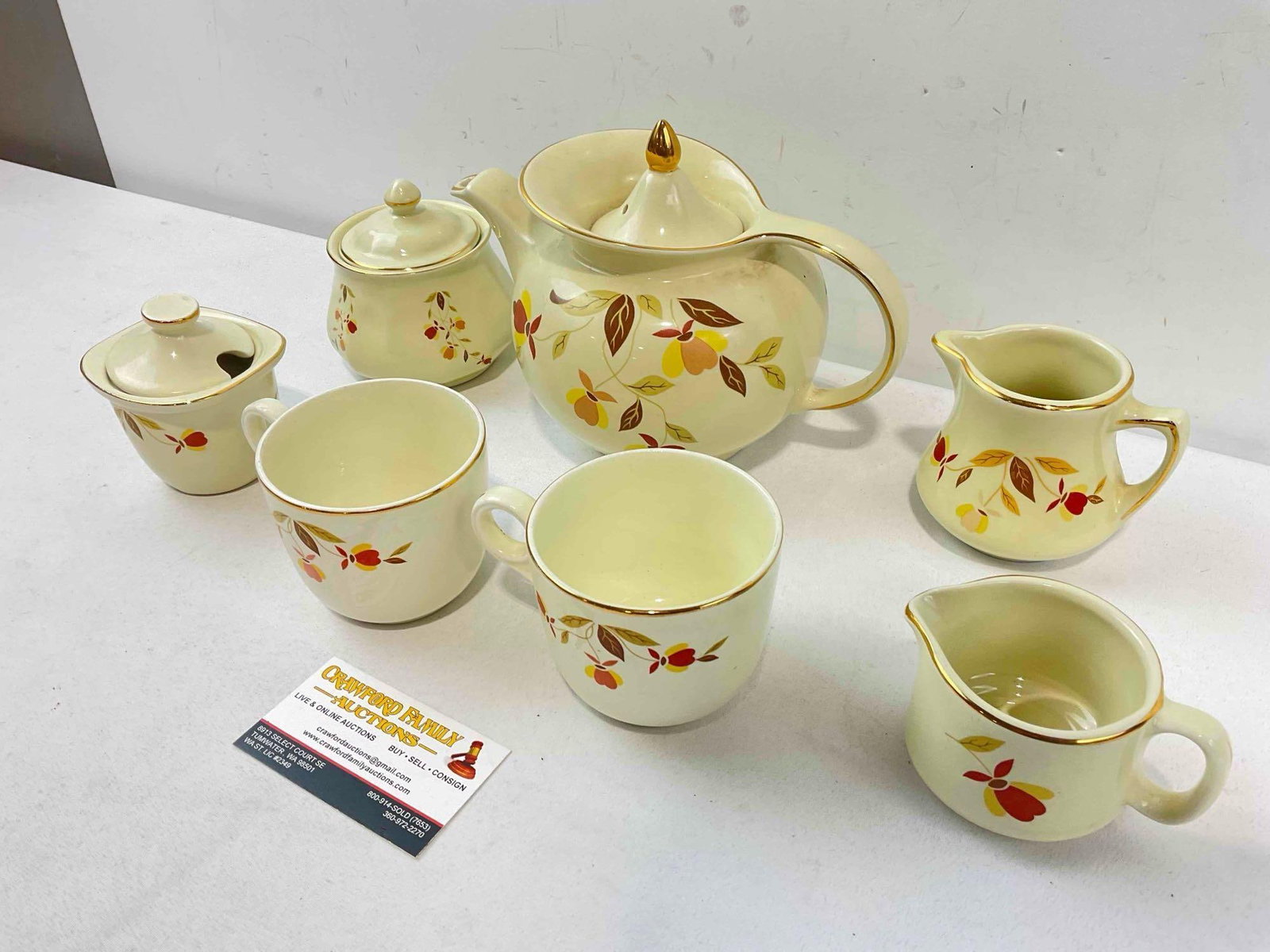 7 pcs Hall China Ceramic Tea Set w/ Autumn Leaves Pattern, incl. Teapot, Mugs, Creamer & More. - 2