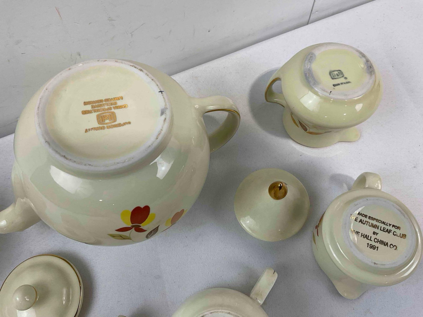 7 pcs Hall China Ceramic Tea Set w/ Autumn Leaves Pattern, incl. Teapot, Mugs, Creamer & More. - 6