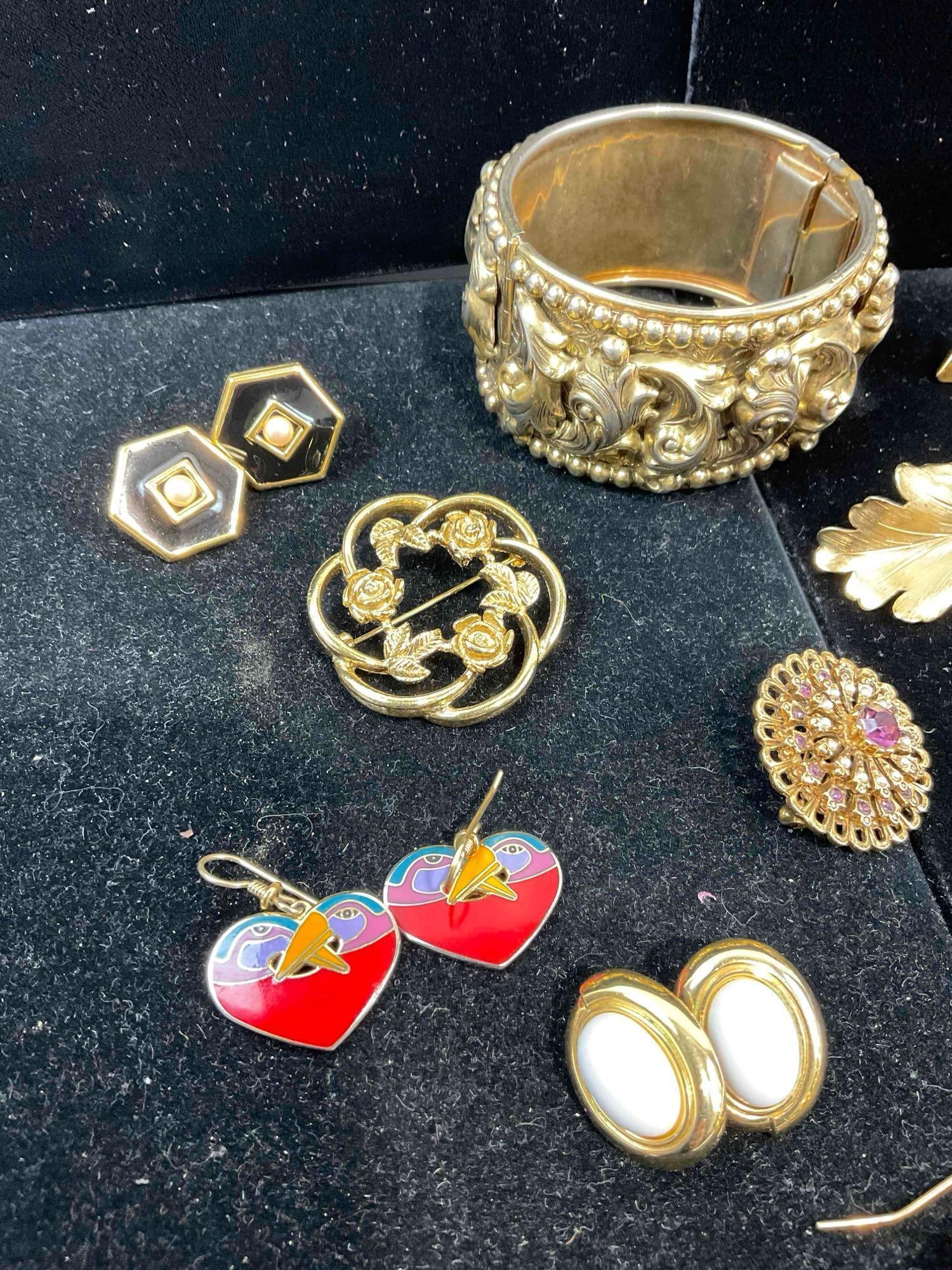 Nice Collection of mid century jewelry Including Laurel Burch earrings, Cameo, Brooches See pics - 2