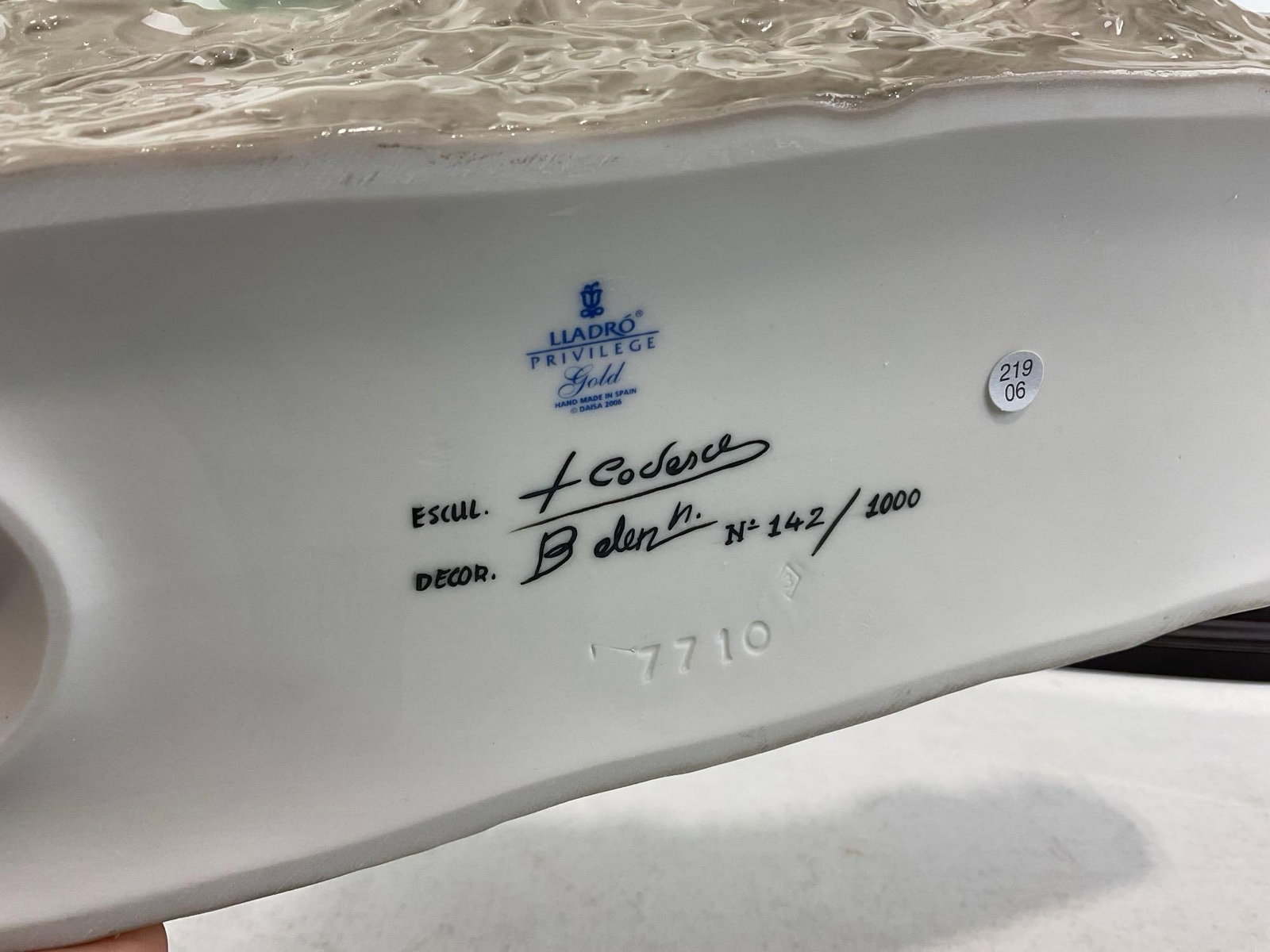LLADRO Privilege Signed Porcelain Sculpture titled A Sea of Flowers #01007710 w/COA, Original box - 11