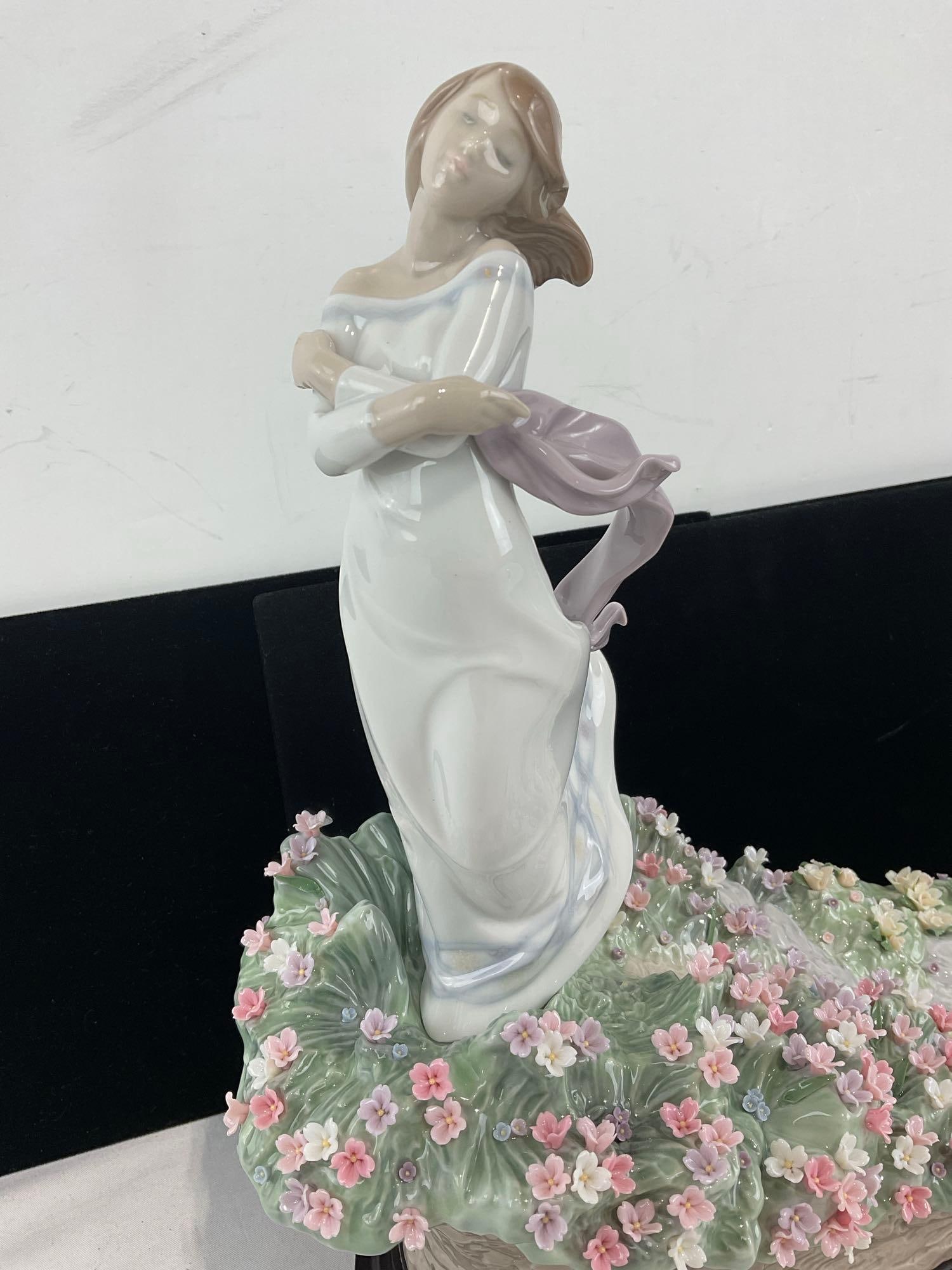 LLADRO Privilege Signed Porcelain Sculpture titled A Sea of Flowers #01007710 w/COA, Original box - 2