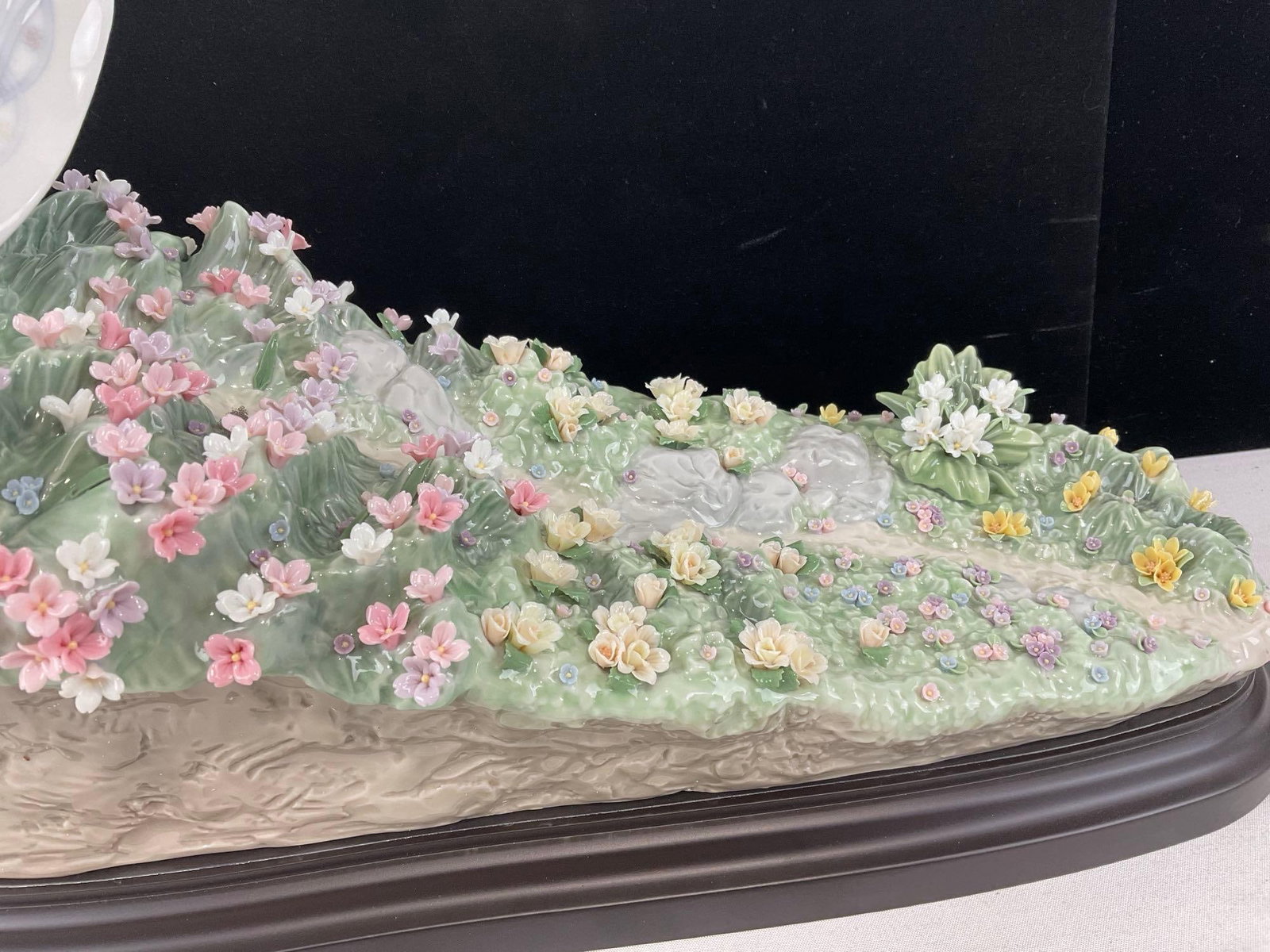 LLADRO Privilege Signed Porcelain Sculpture titled A Sea of Flowers #01007710 w/COA, Original box - 3